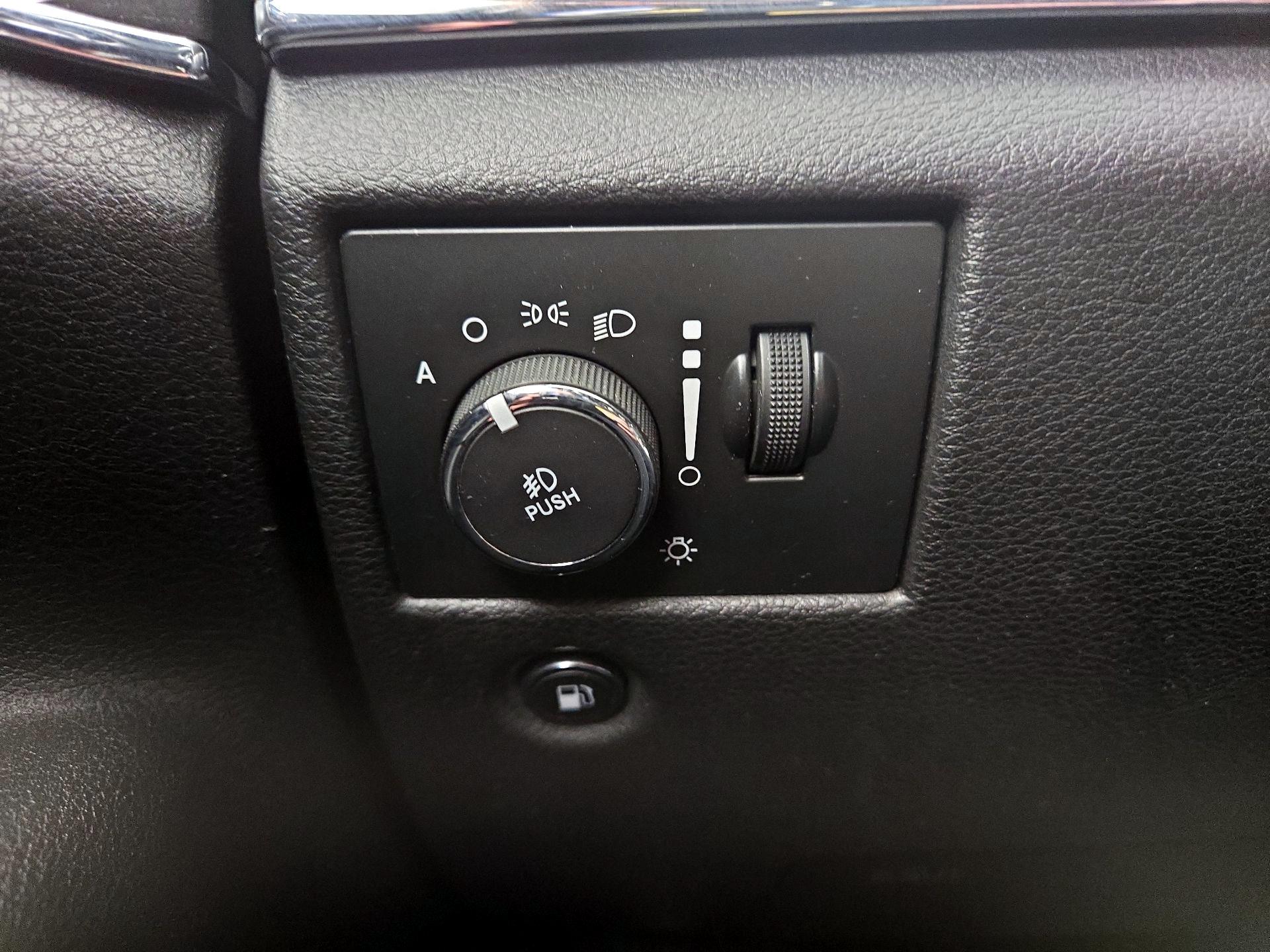 Thumbnail: 2014 Jeep Grand Cherokee - 13