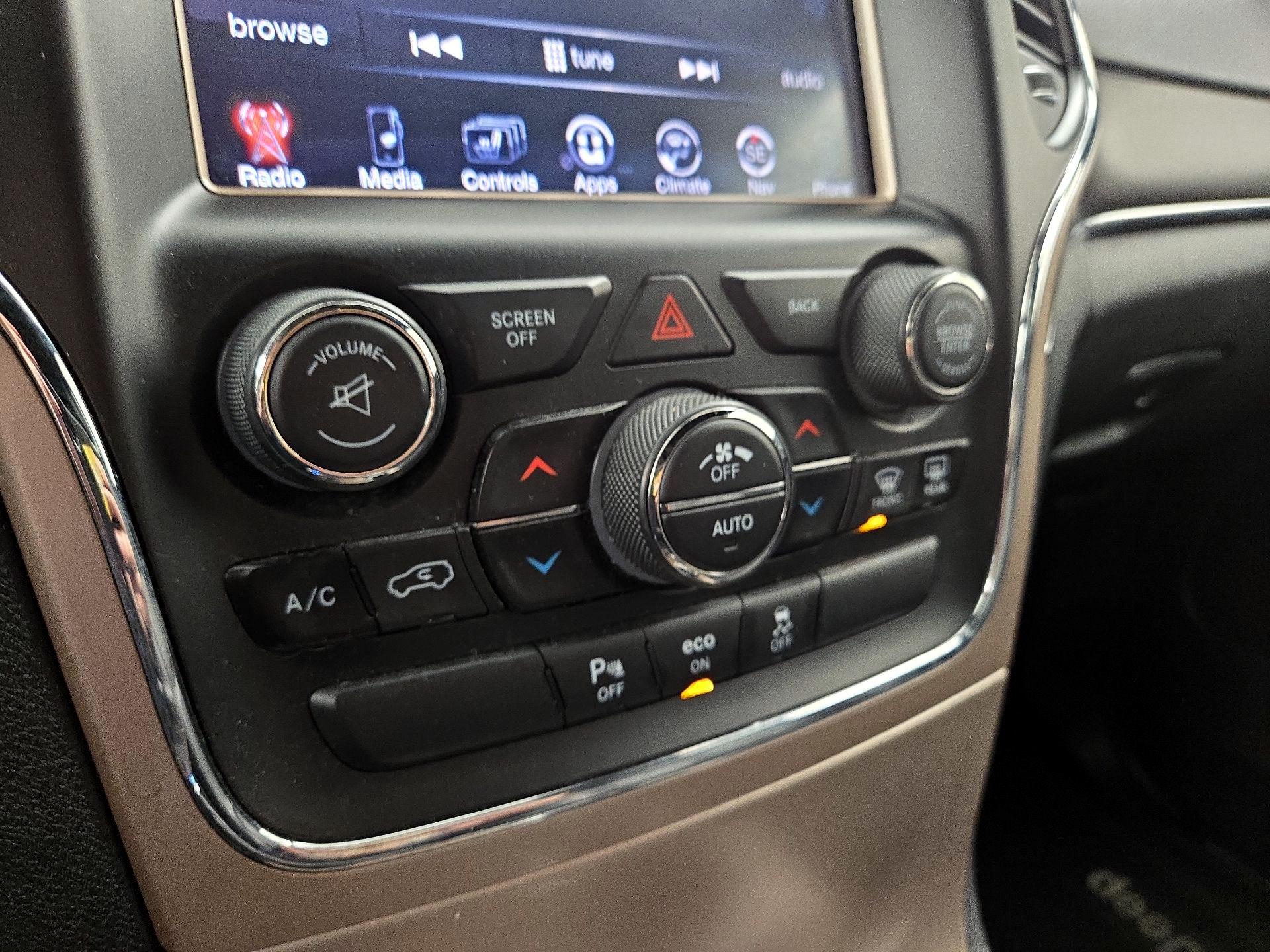Thumbnail: 2014 Jeep Grand Cherokee - 16