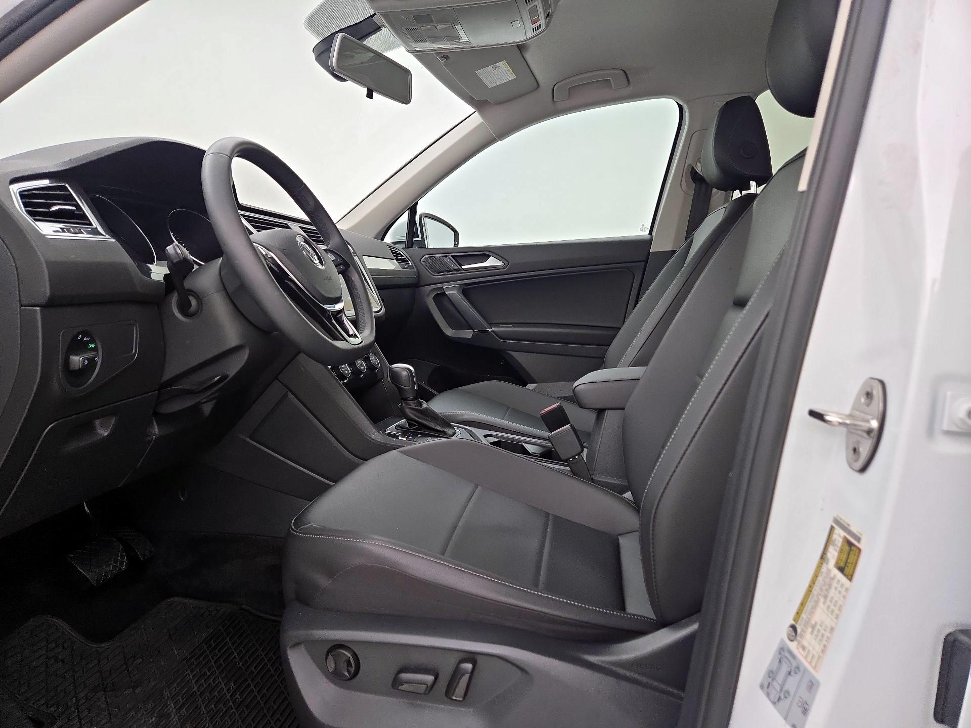 Thumbnail: 2020 Volkswagen Tiguan - 11