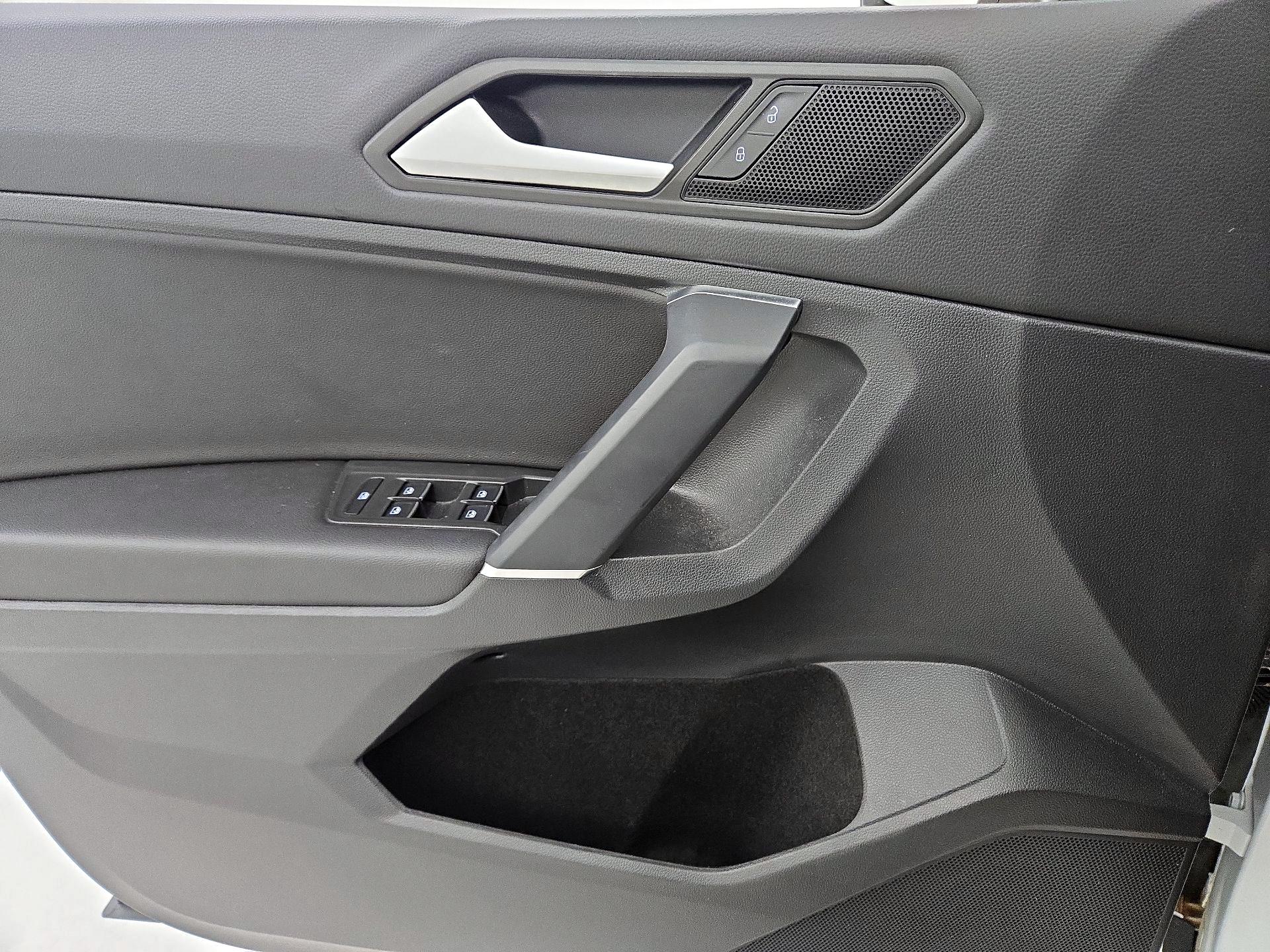 Thumbnail: 2020 Volkswagen Tiguan - 12