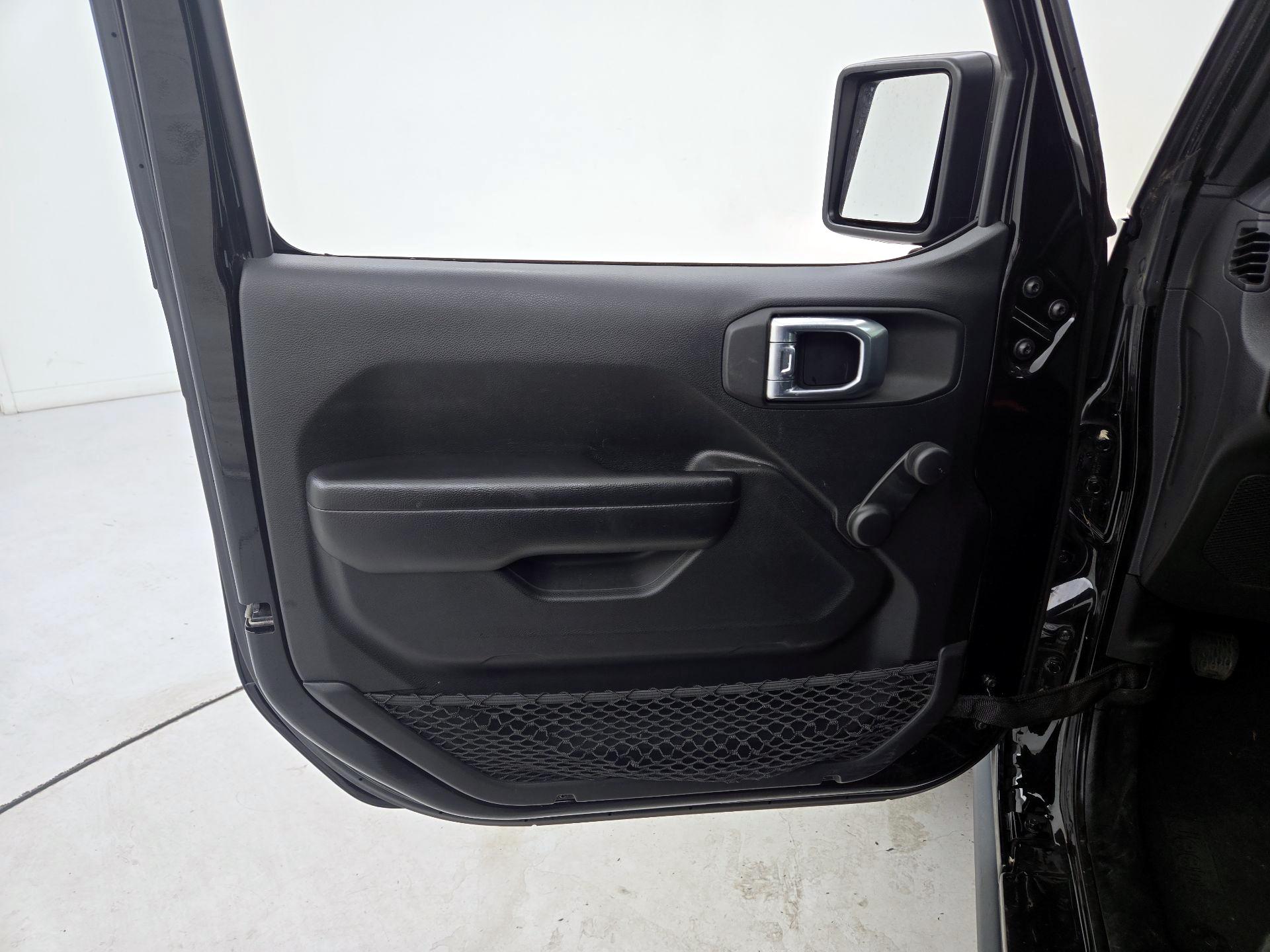 Thumbnail: 2021 Jeep Gladiator - 12