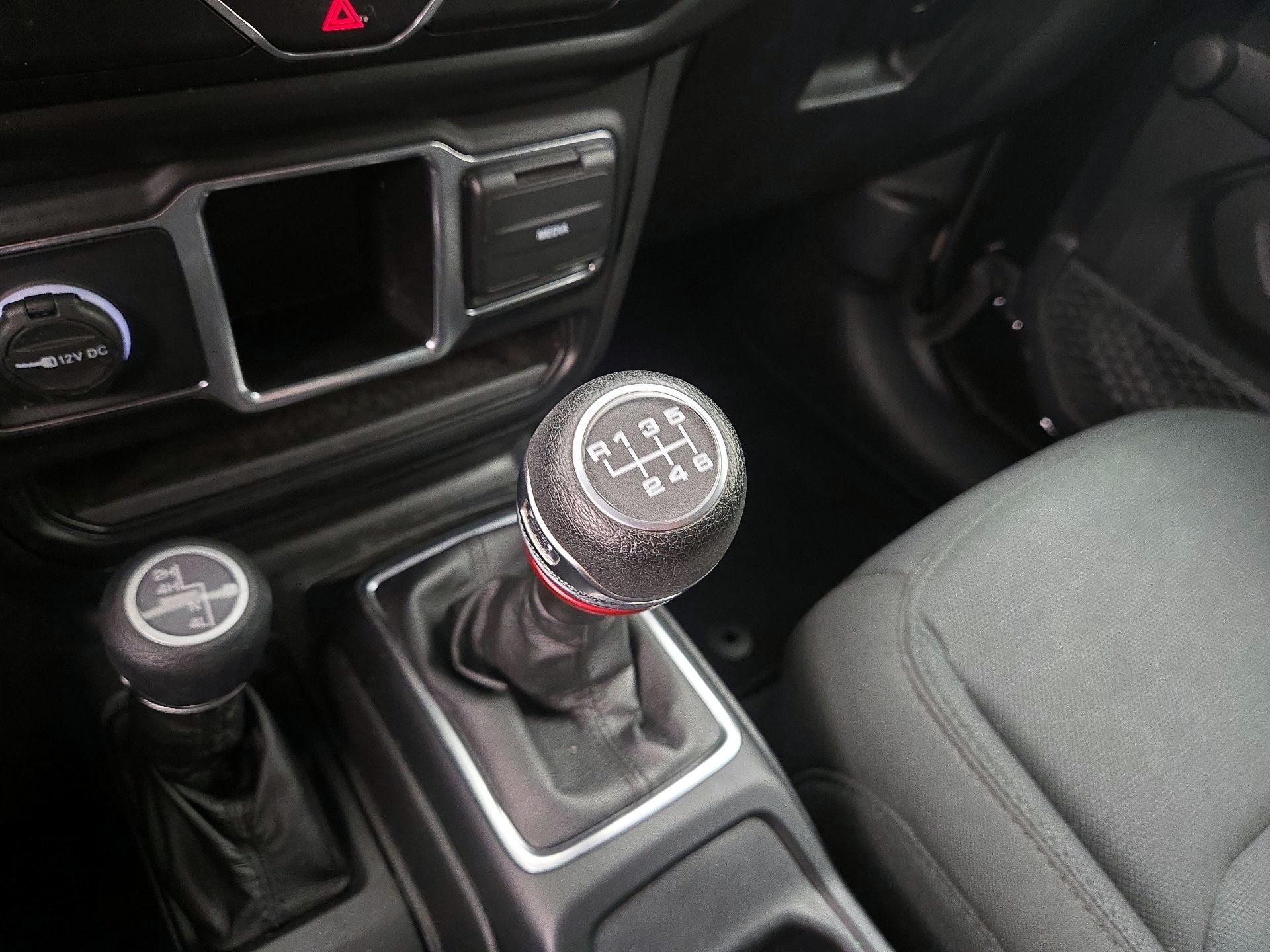 Thumbnail: 2021 Jeep Gladiator - 17