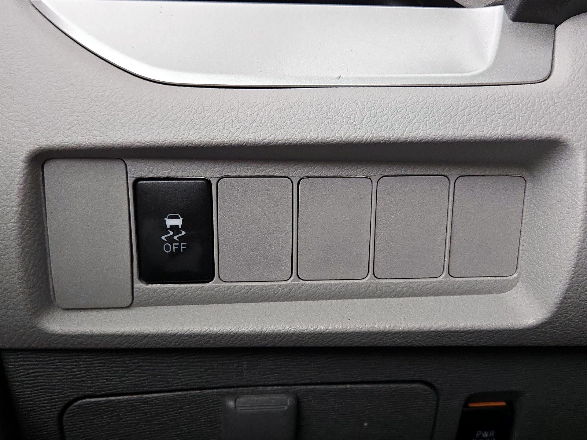 Thumbnail: 2020 Toyota Sienna - 13
