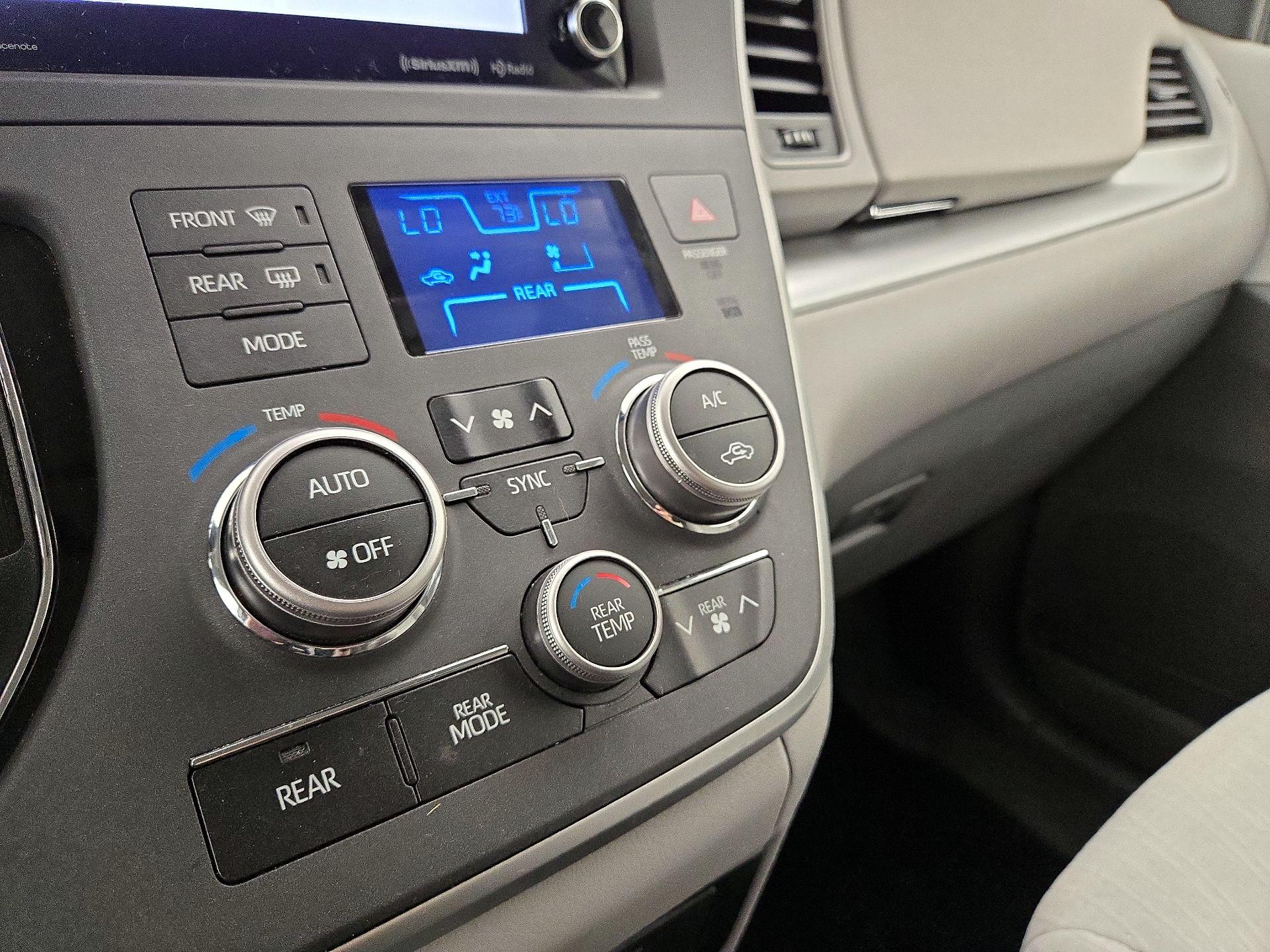 Thumbnail: 2020 Toyota Sienna - 16