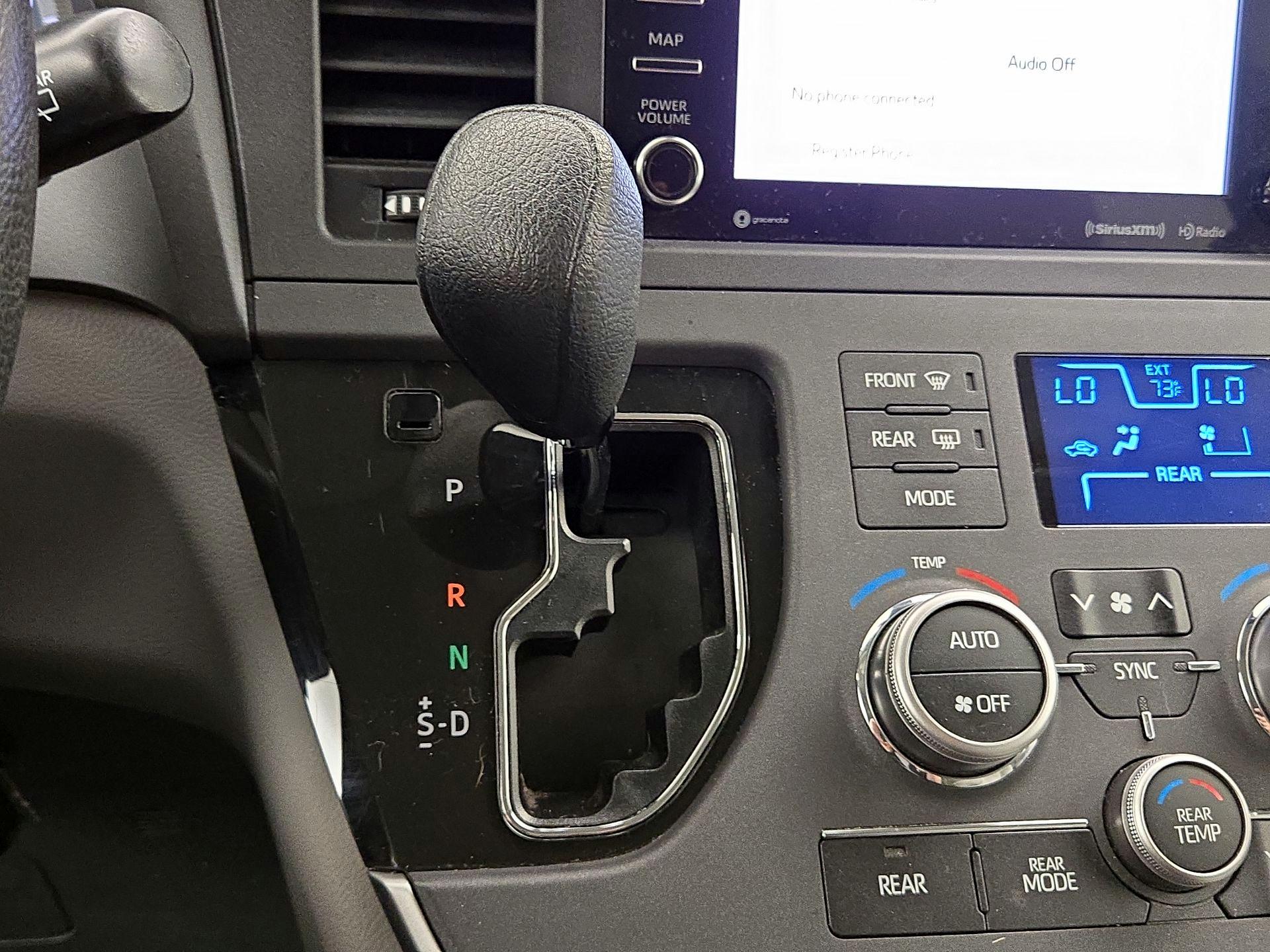 Thumbnail: 2020 Toyota Sienna - 17