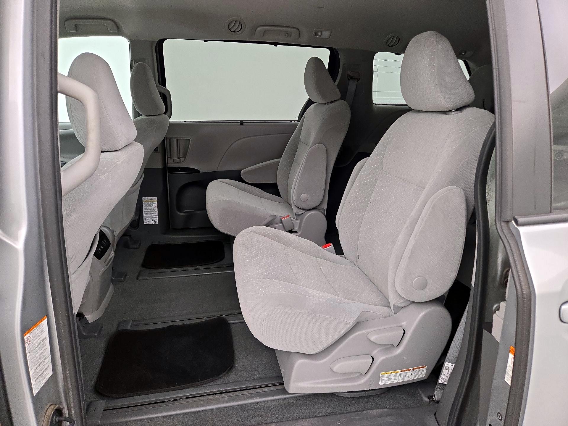 Thumbnail: 2020 Toyota Sienna - 19