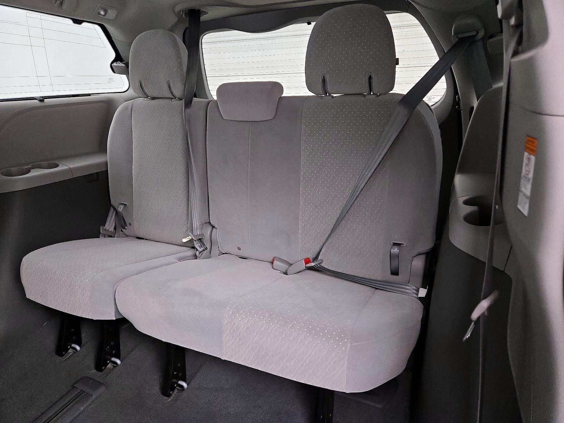 Thumbnail: 2020 Toyota Sienna - 20