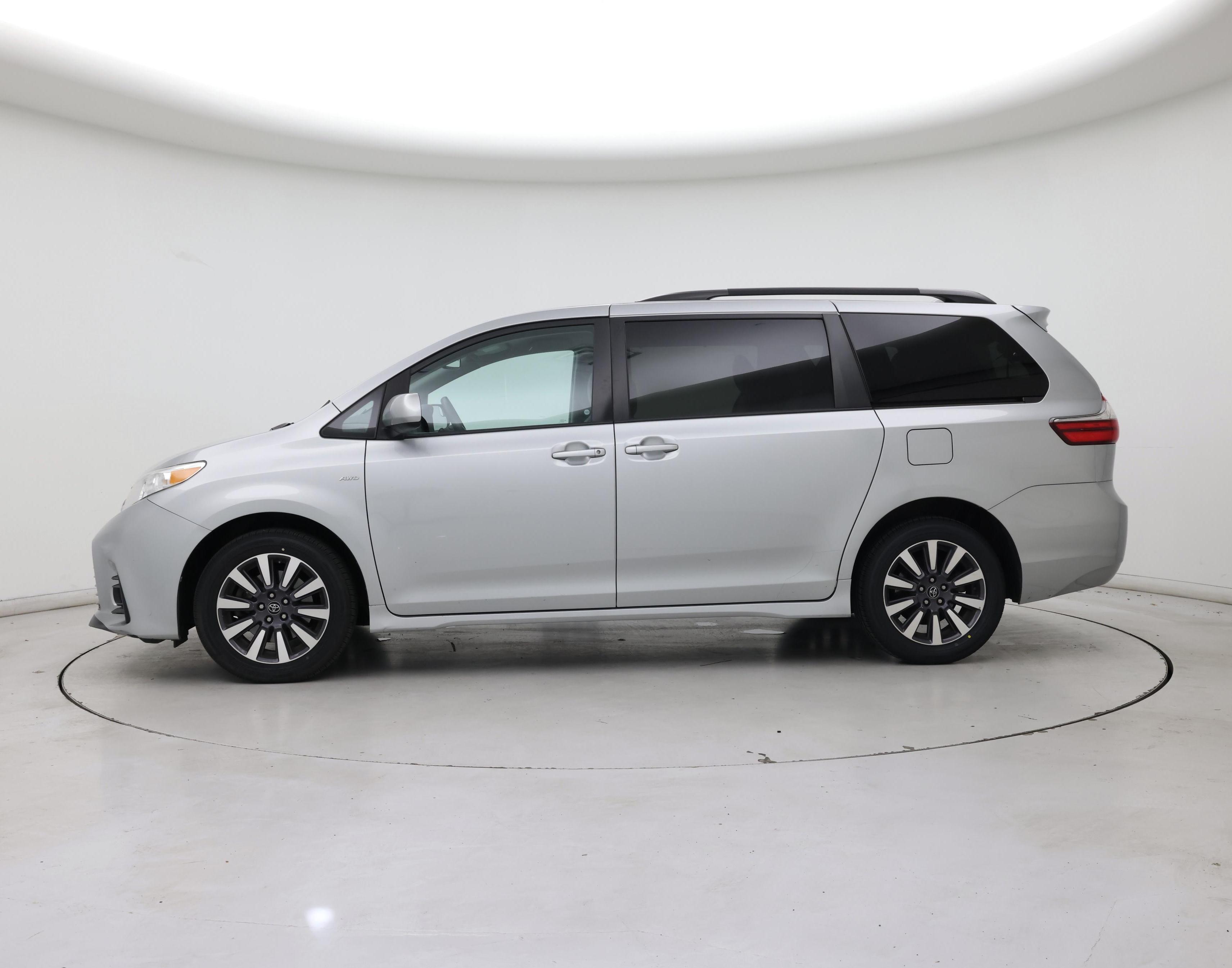 Thumbnail: 2020 Toyota Sienna - 3