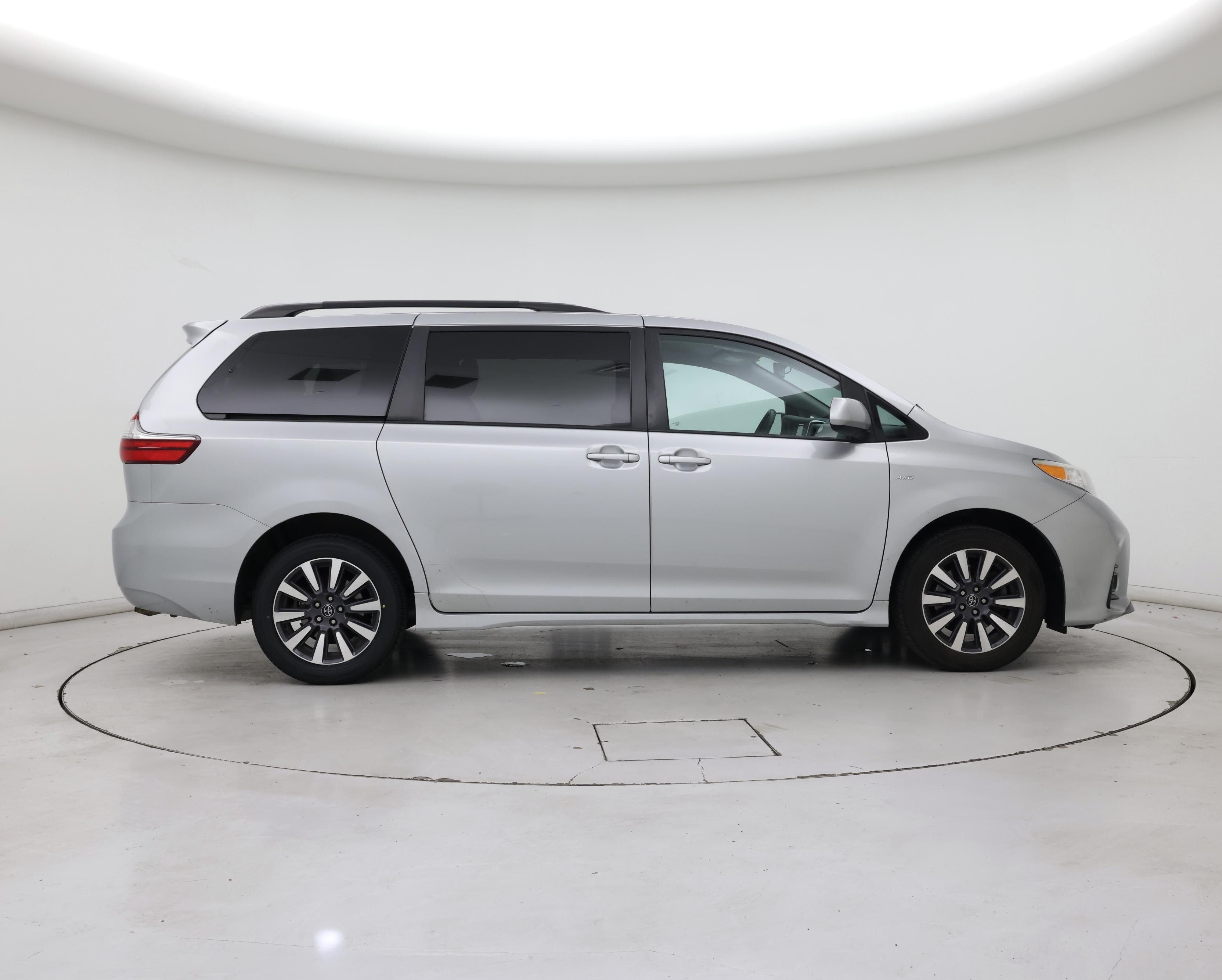Thumbnail: 2020 Toyota Sienna - 7