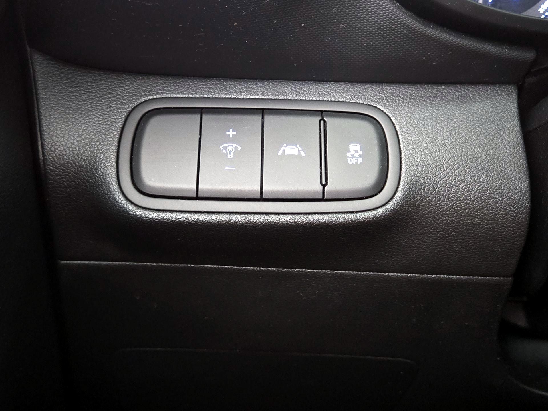 Thumbnail: 2021 Hyundai Venue - 13