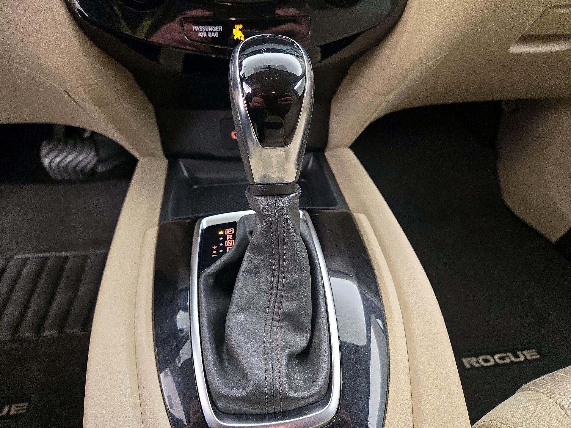 Thumbnail: 2018 Nissan Rogue - 18