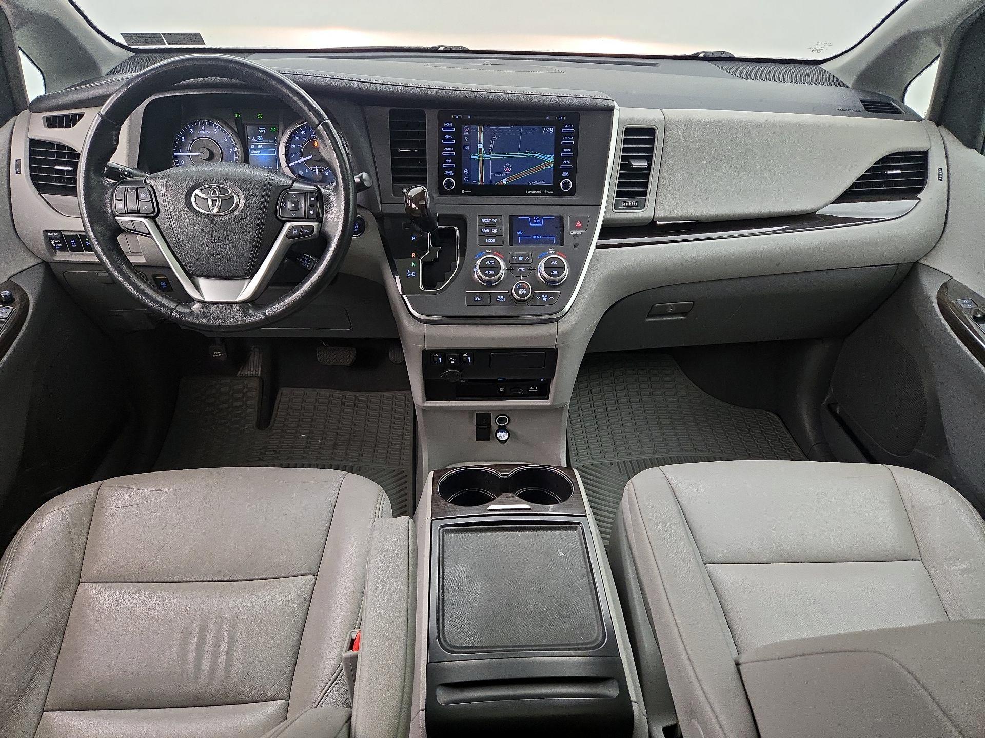 Thumbnail: 2019 Toyota Sienna - 9