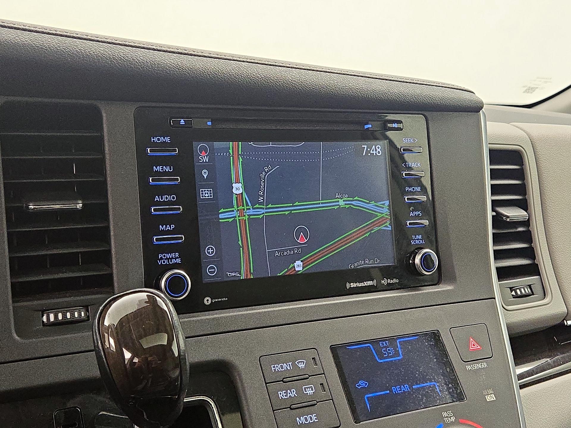 Thumbnail: 2019 Toyota Sienna - 14