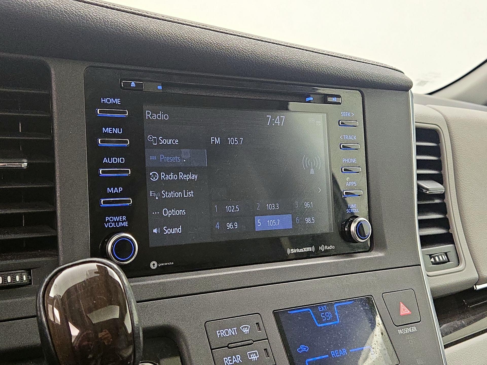 Thumbnail: 2019 Toyota Sienna - 16