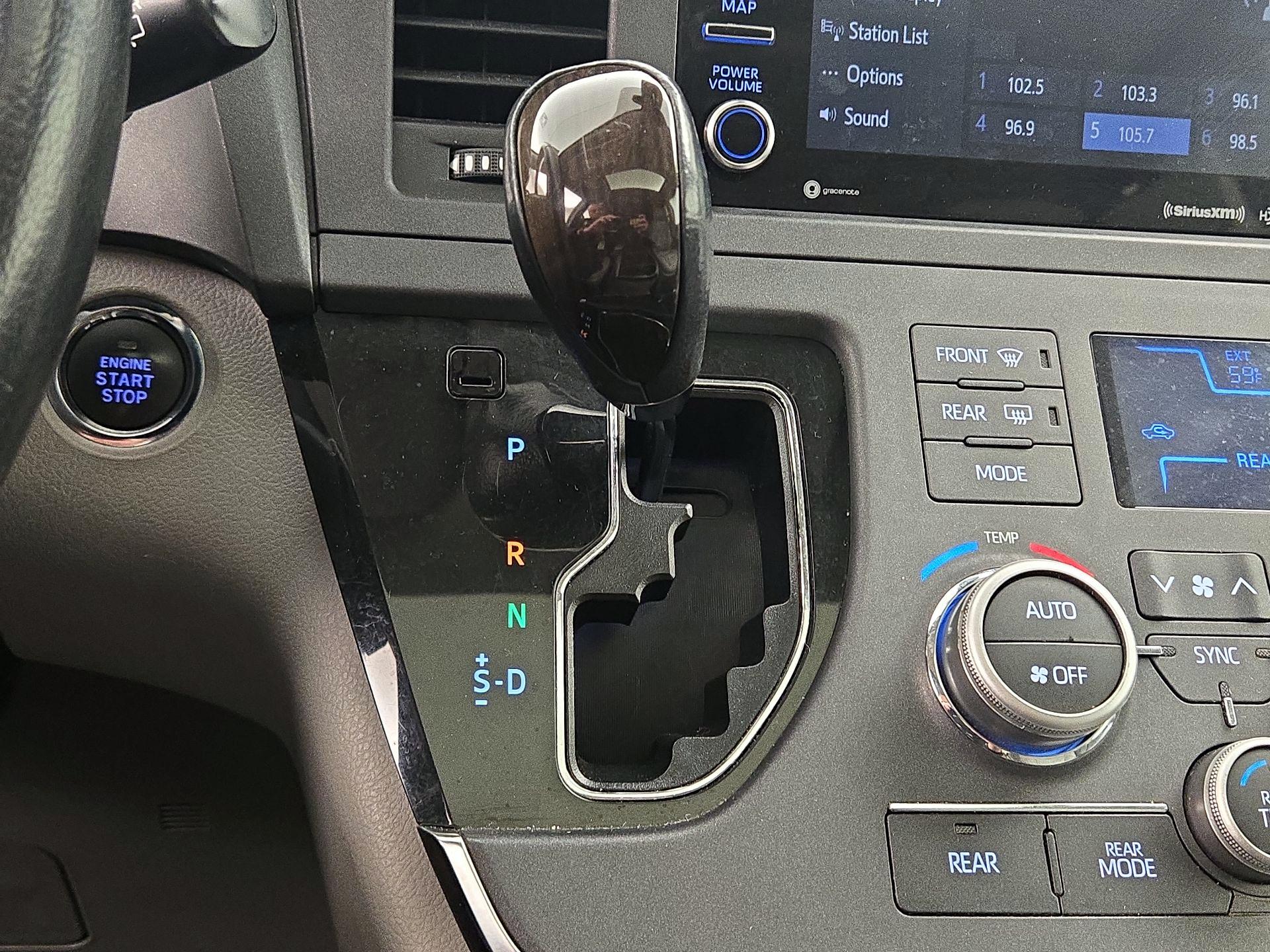 Thumbnail: 2019 Toyota Sienna - 18
