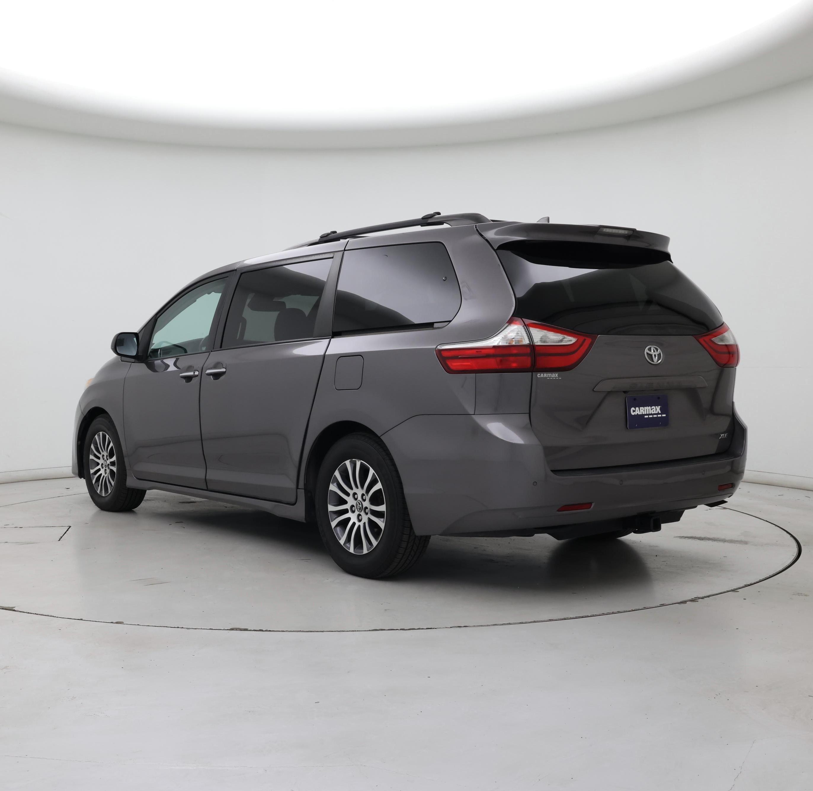 Thumbnail: 2019 Toyota Sienna - 2