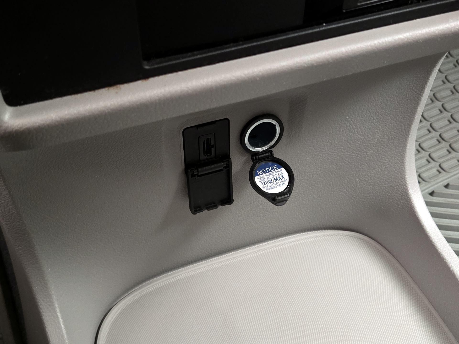 Thumbnail: 2019 Toyota Sienna - 19
