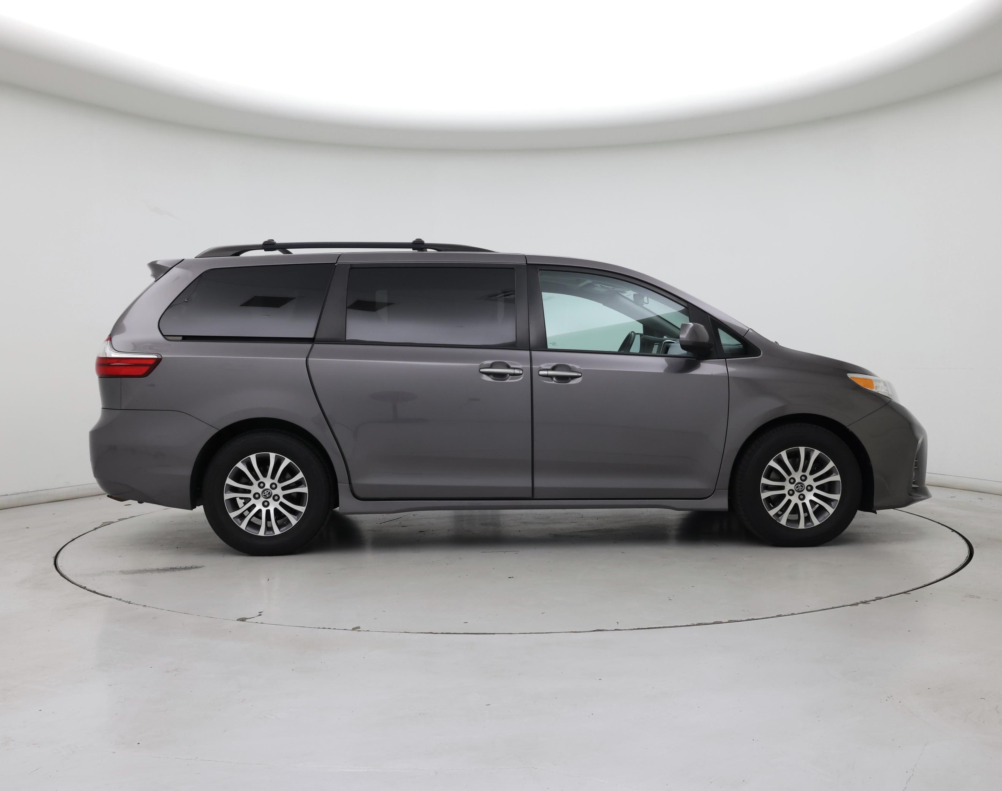 Thumbnail: 2019 Toyota Sienna - 7