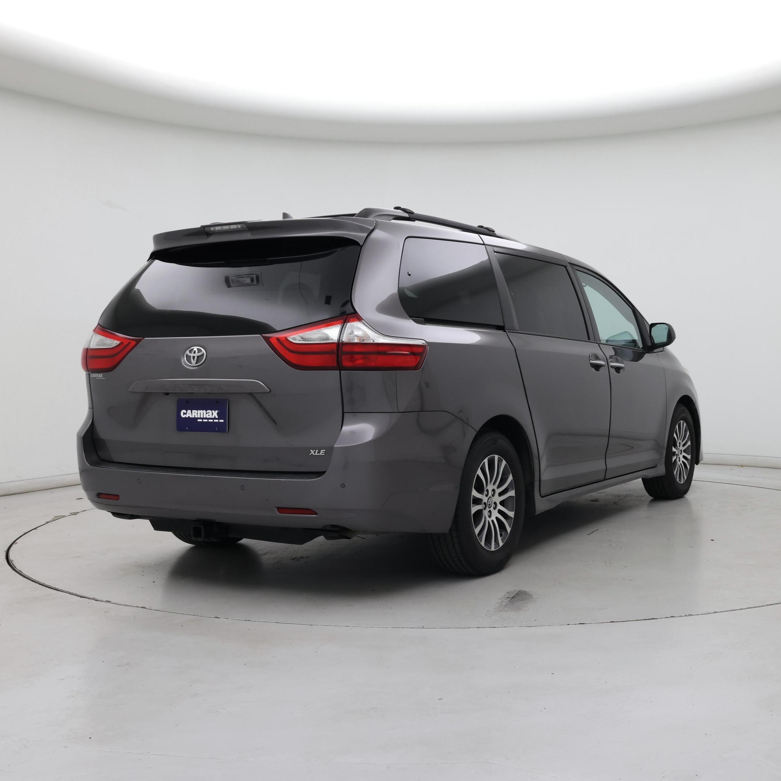 Thumbnail: 2019 Toyota Sienna - 8
