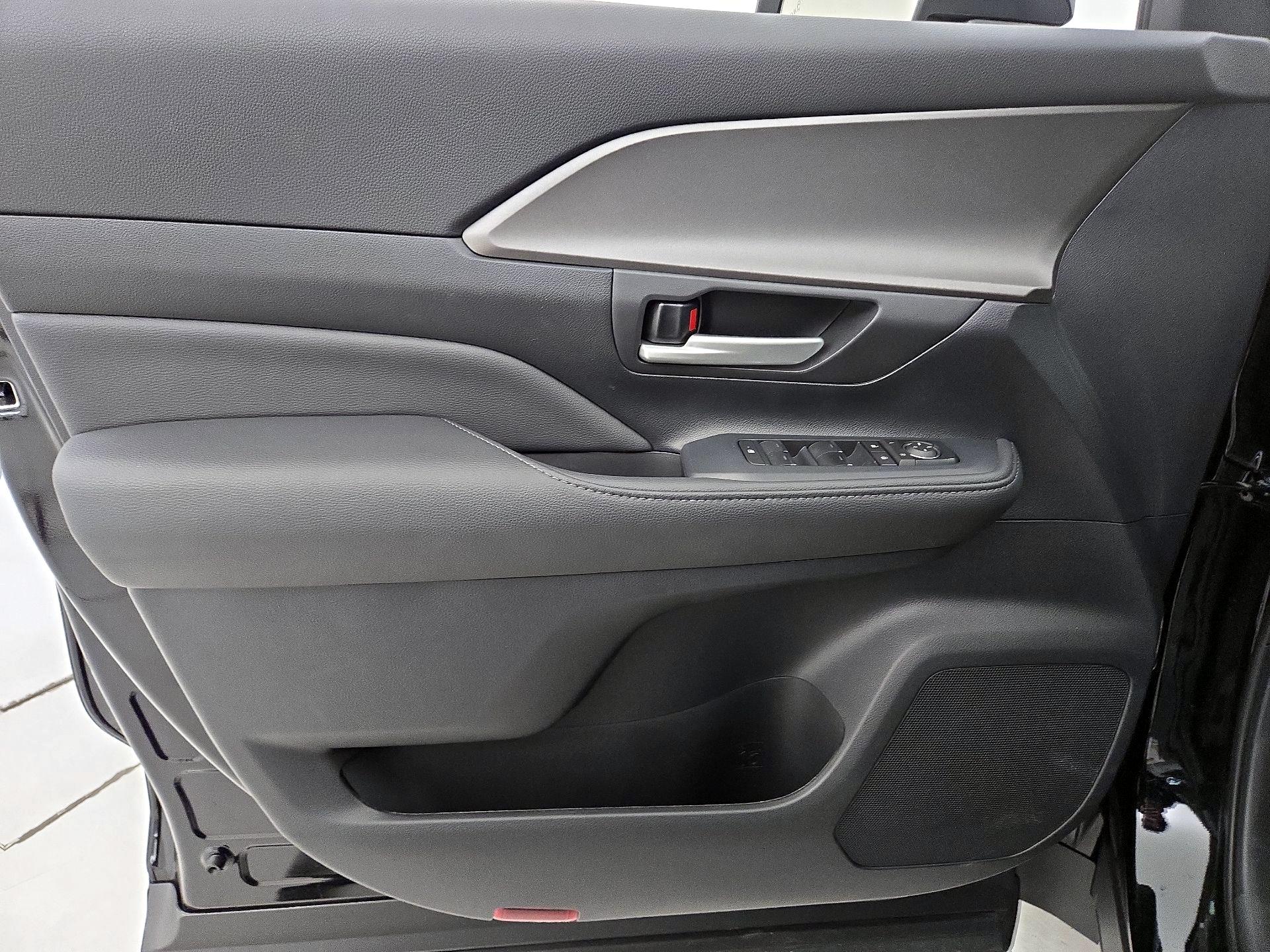Thumbnail: 2026 Toyota Grand Highlander - 12