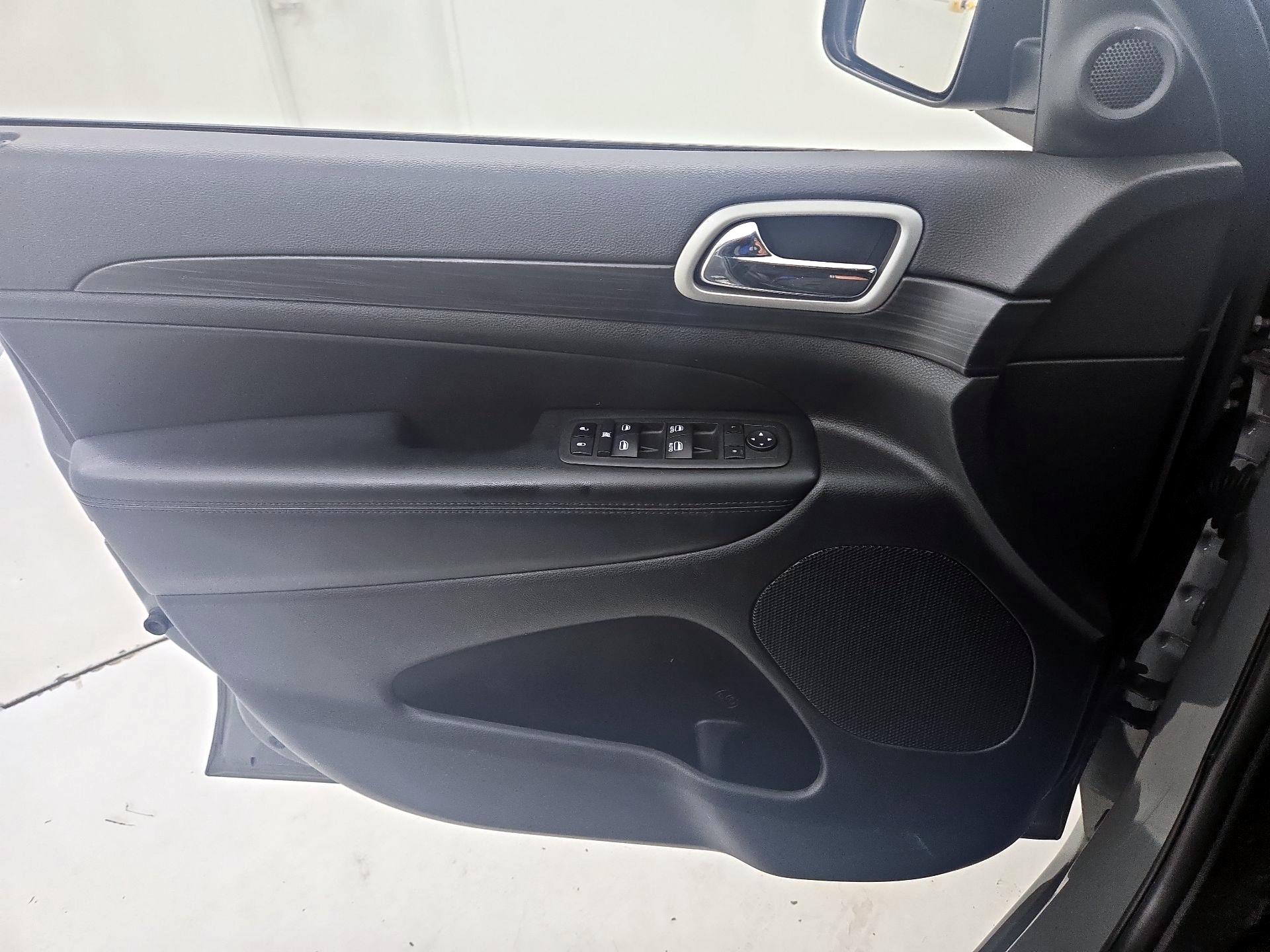 Thumbnail: 2021 Jeep Grand Cherokee - 12