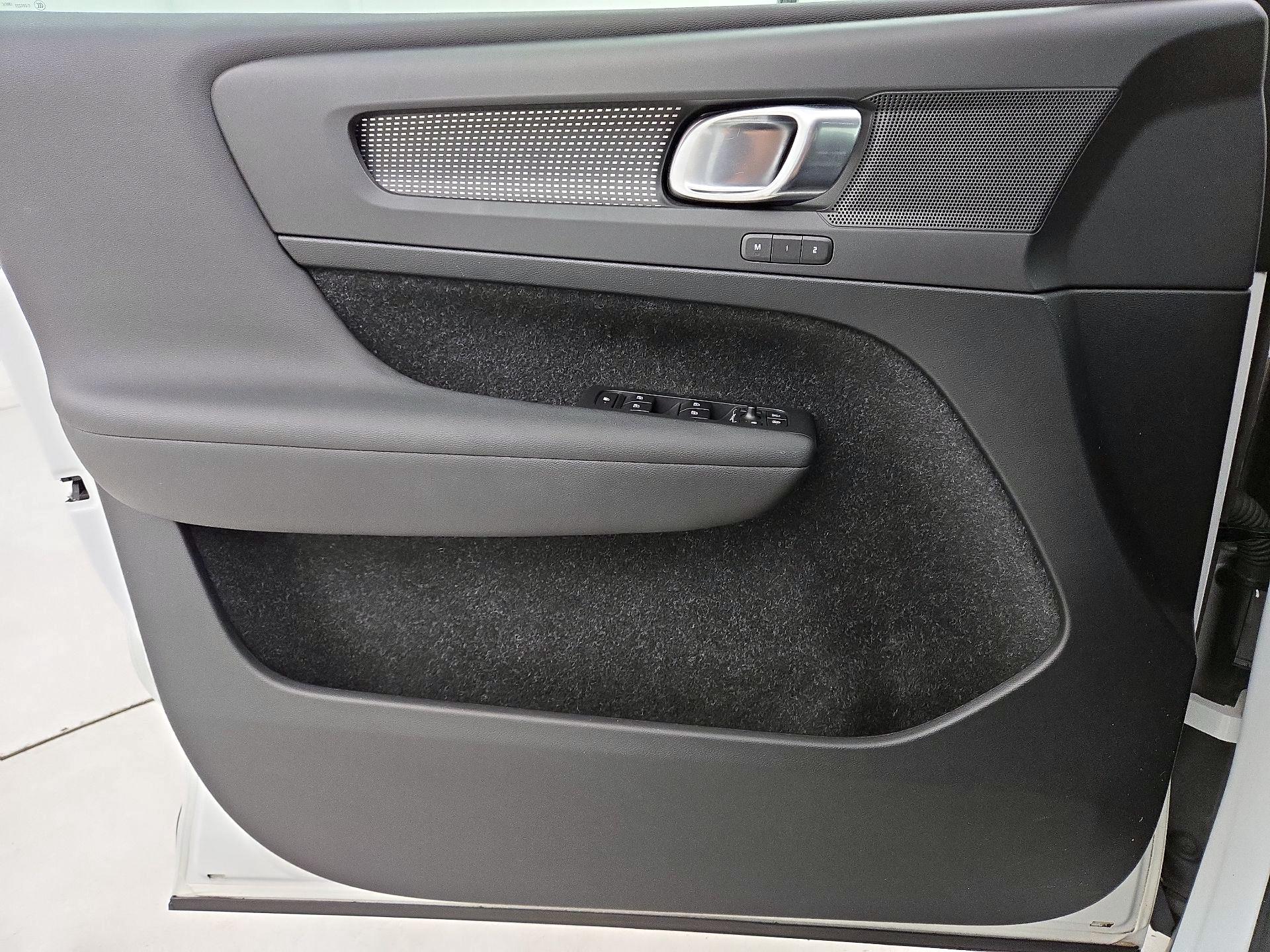 Thumbnail: 2019 Volvo XC40 - 12