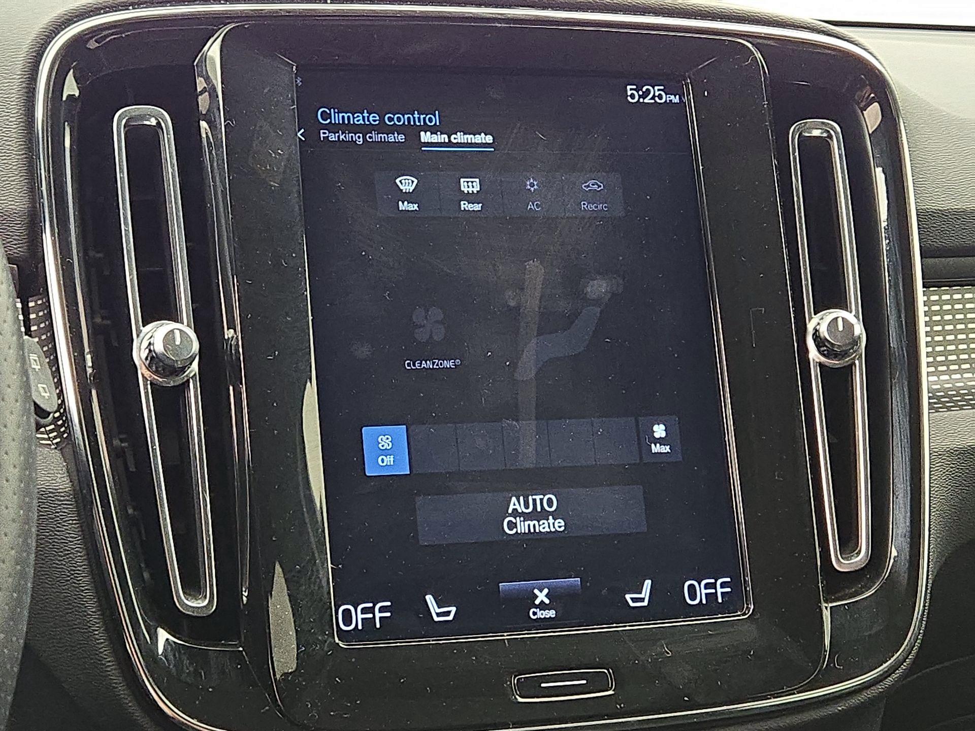 Thumbnail: 2019 Volvo XC40 - 16