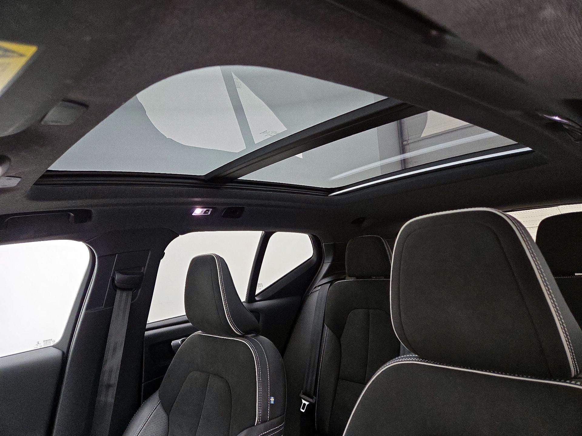 Thumbnail: 2019 Volvo XC40 - 19