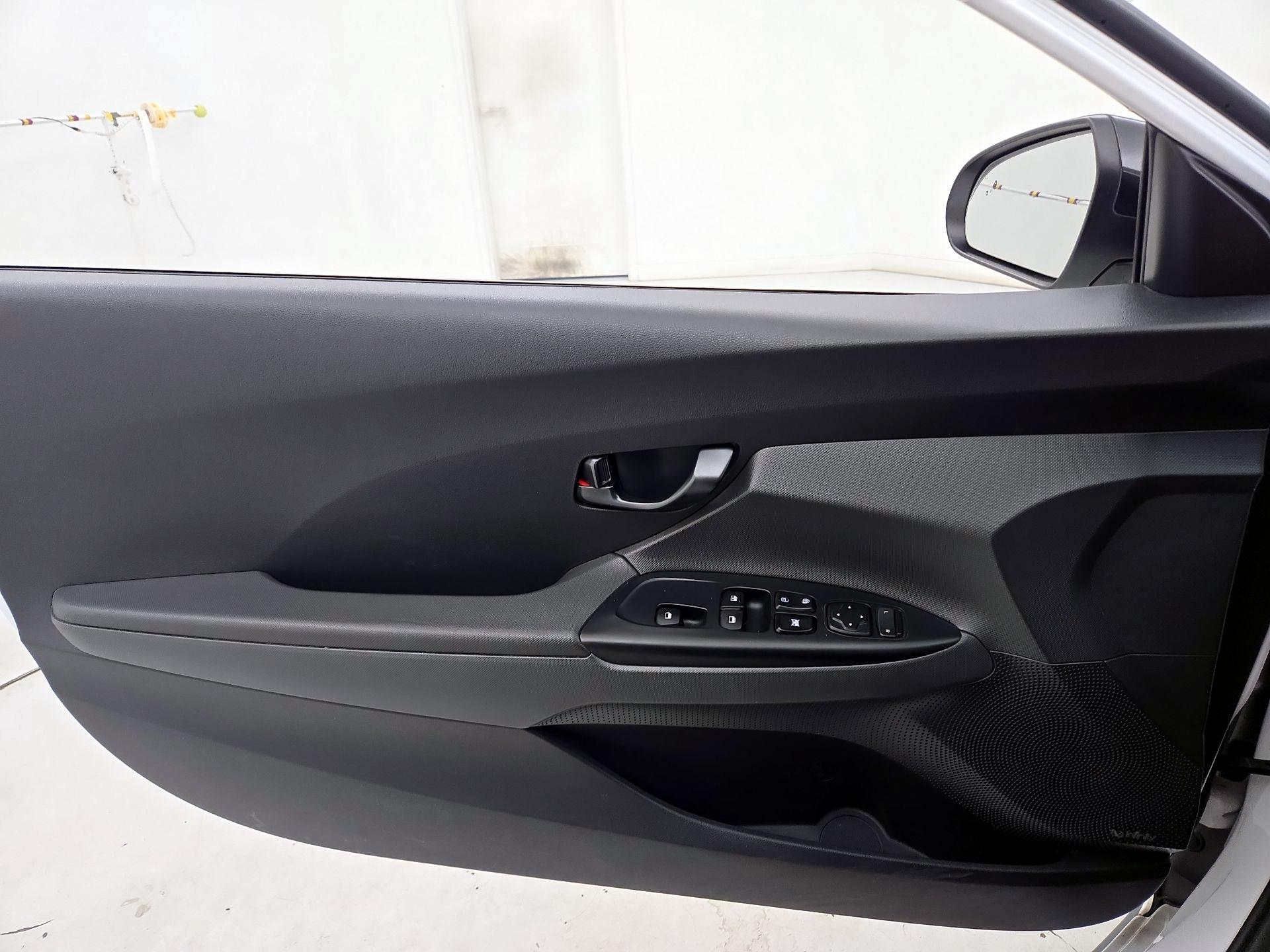 Thumbnail: 2022 Hyundai Veloster - 12