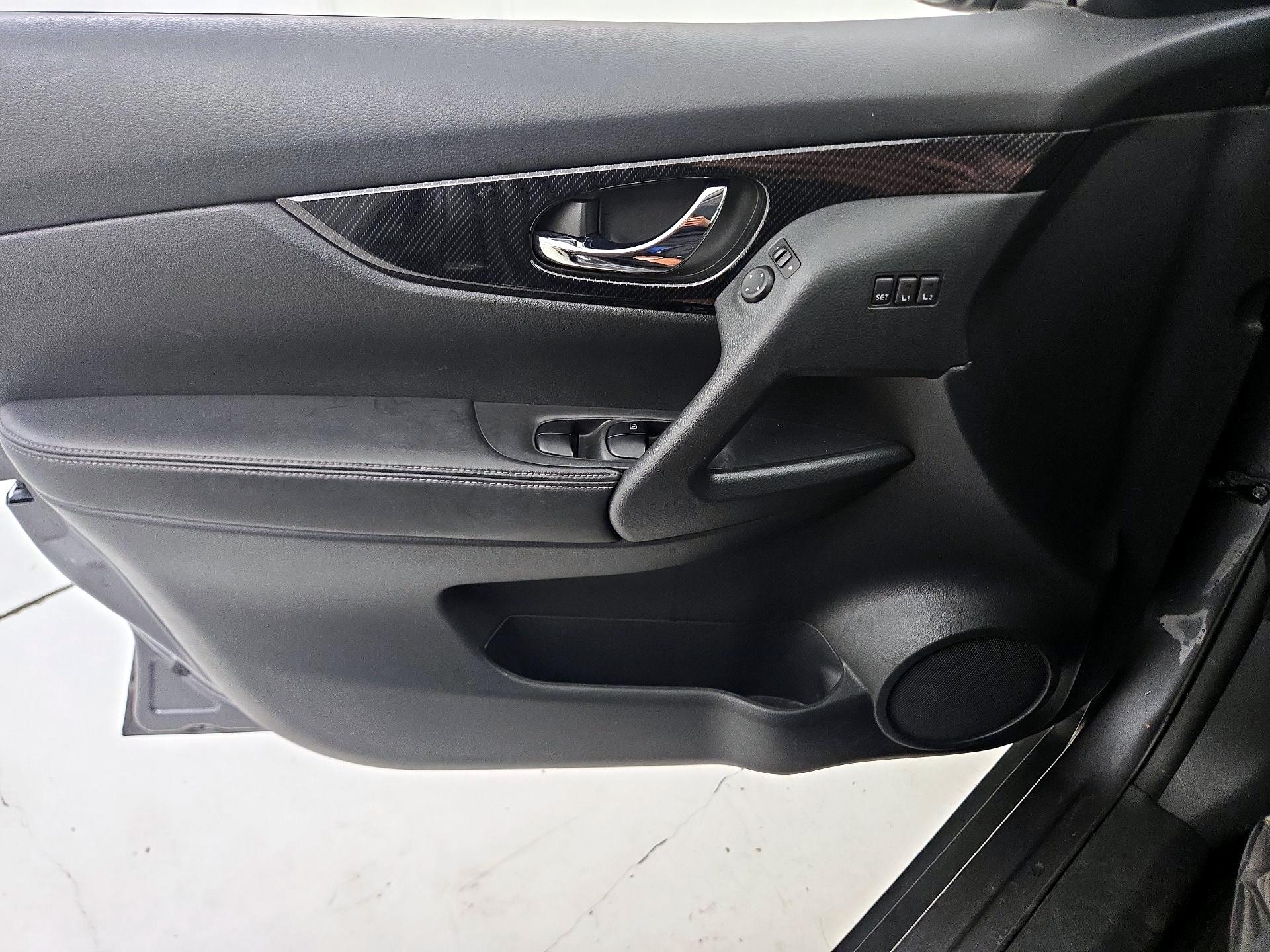 Thumbnail: 2017 Nissan Rogue - 12