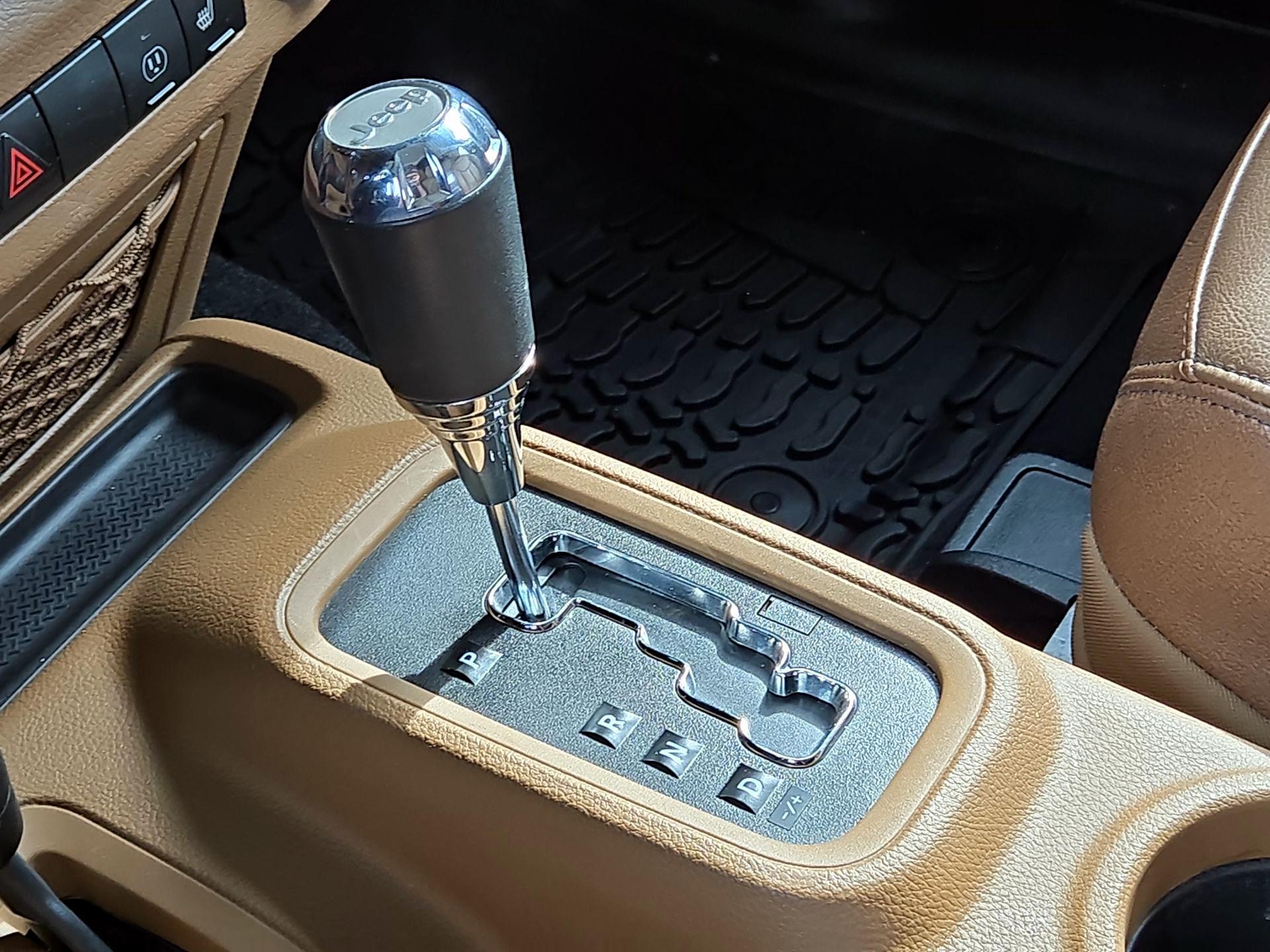 Thumbnail: 2018 Jeep Wrangler - 15