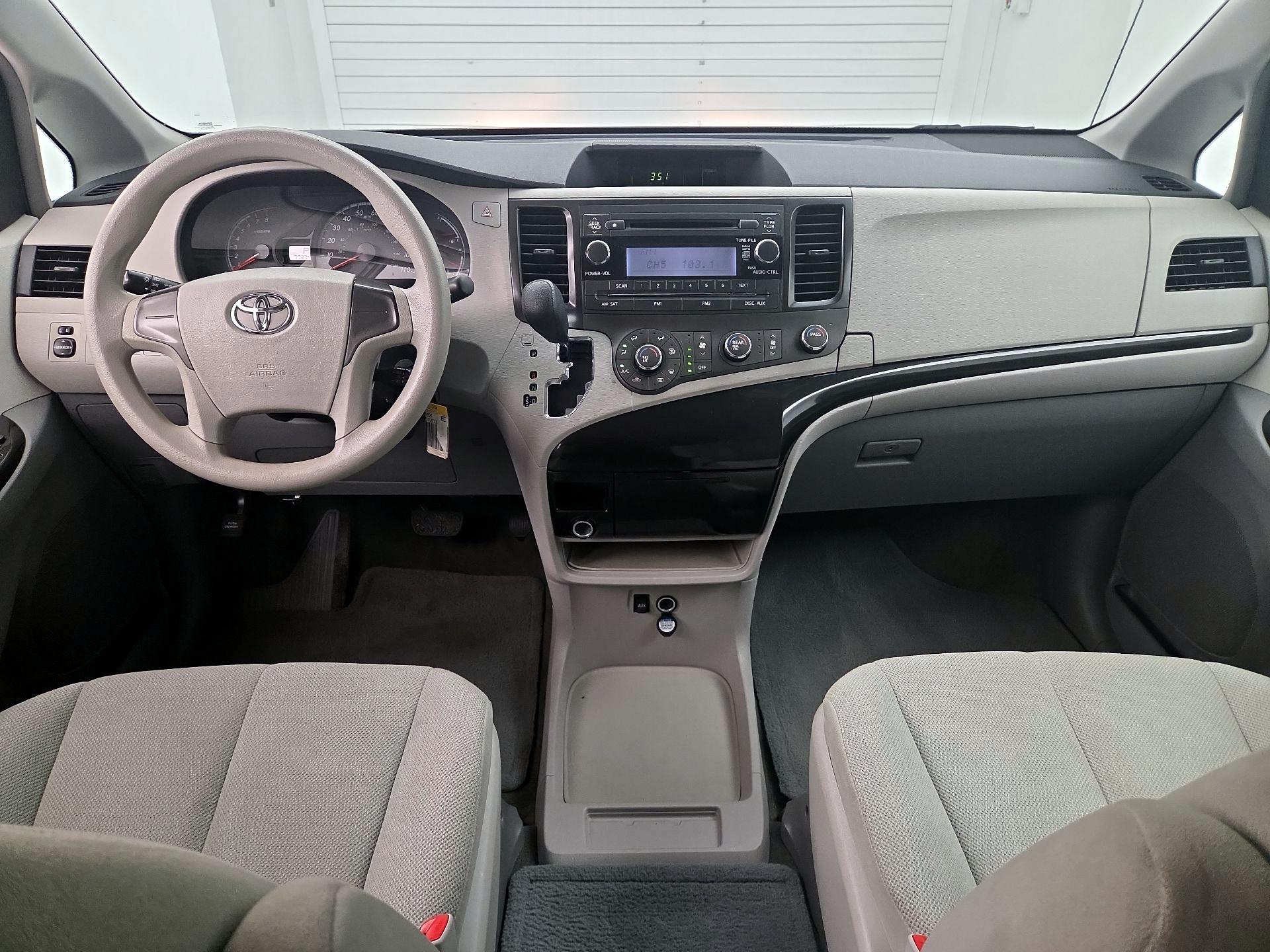 Thumbnail: 2014 Toyota Sienna - 9