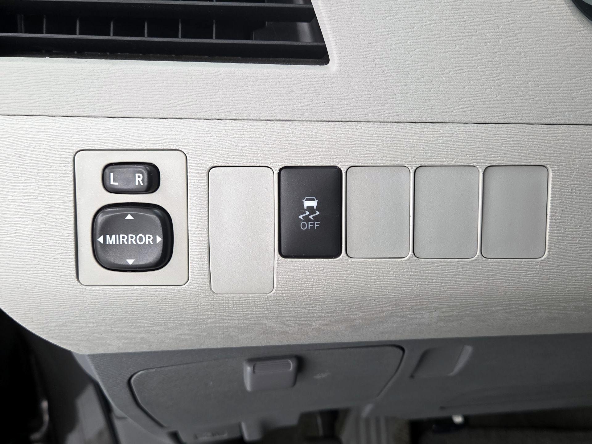 Thumbnail: 2014 Toyota Sienna - 13
