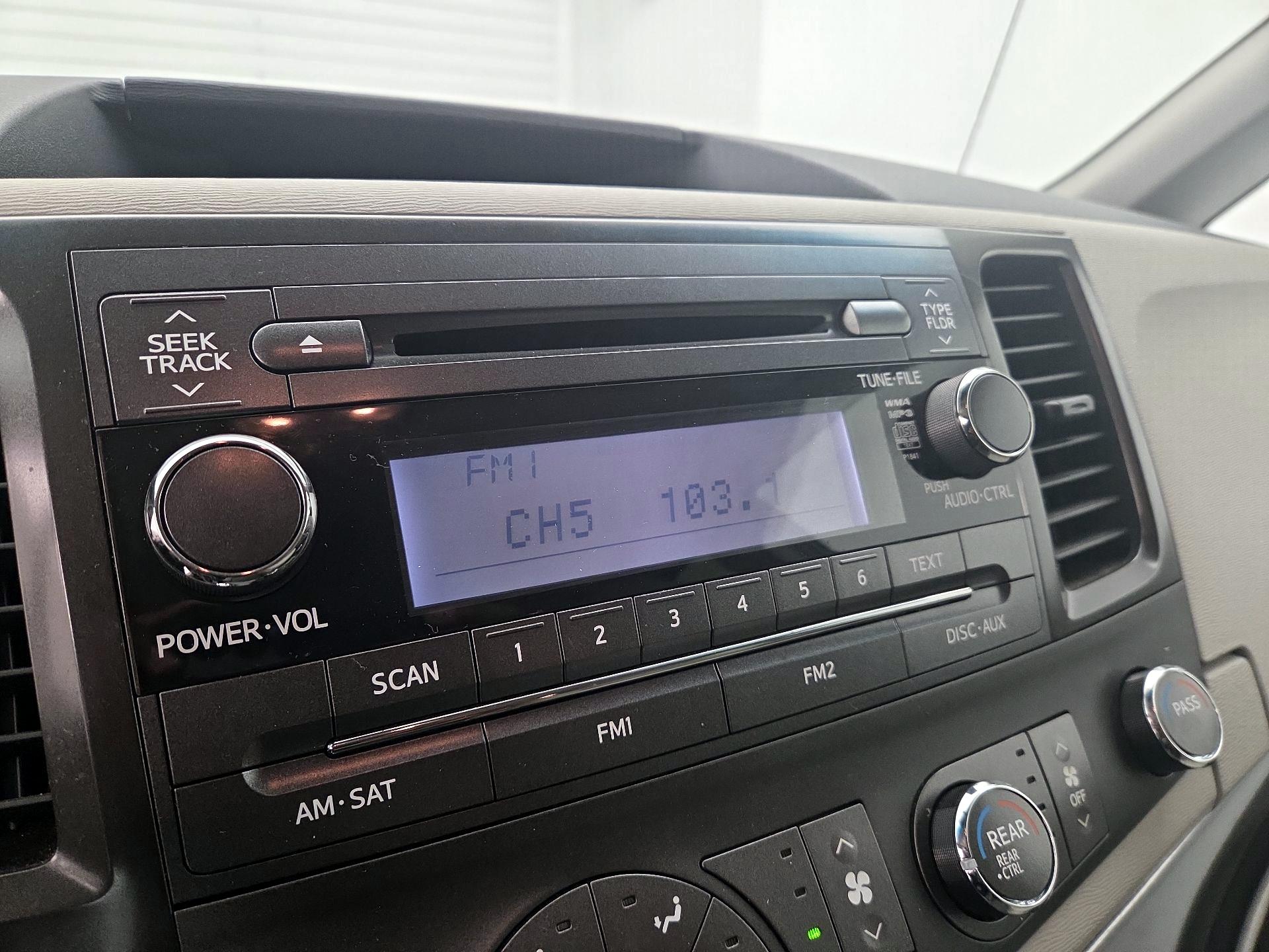 Thumbnail: 2014 Toyota Sienna - 14