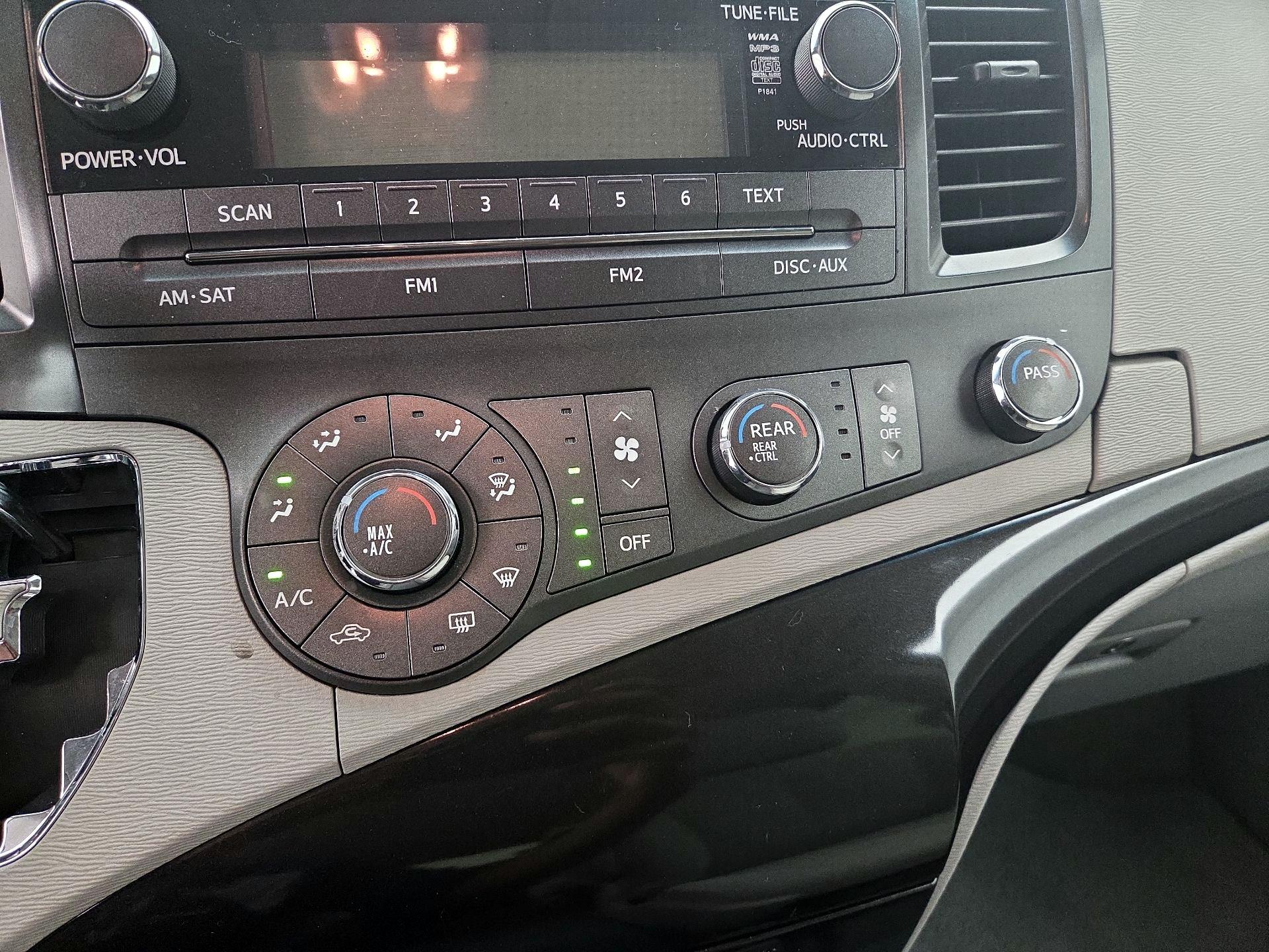 Thumbnail: 2014 Toyota Sienna - 15