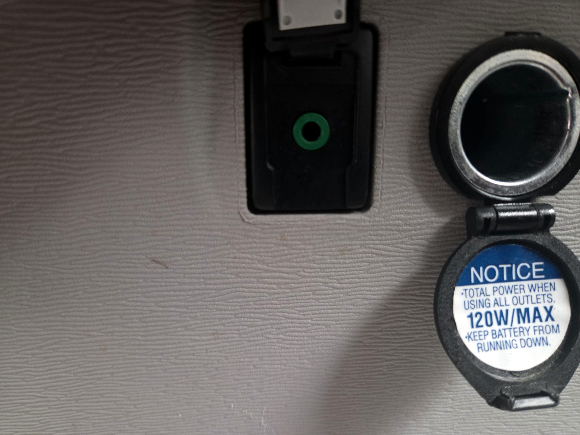Thumbnail: 2014 Toyota Sienna - 17