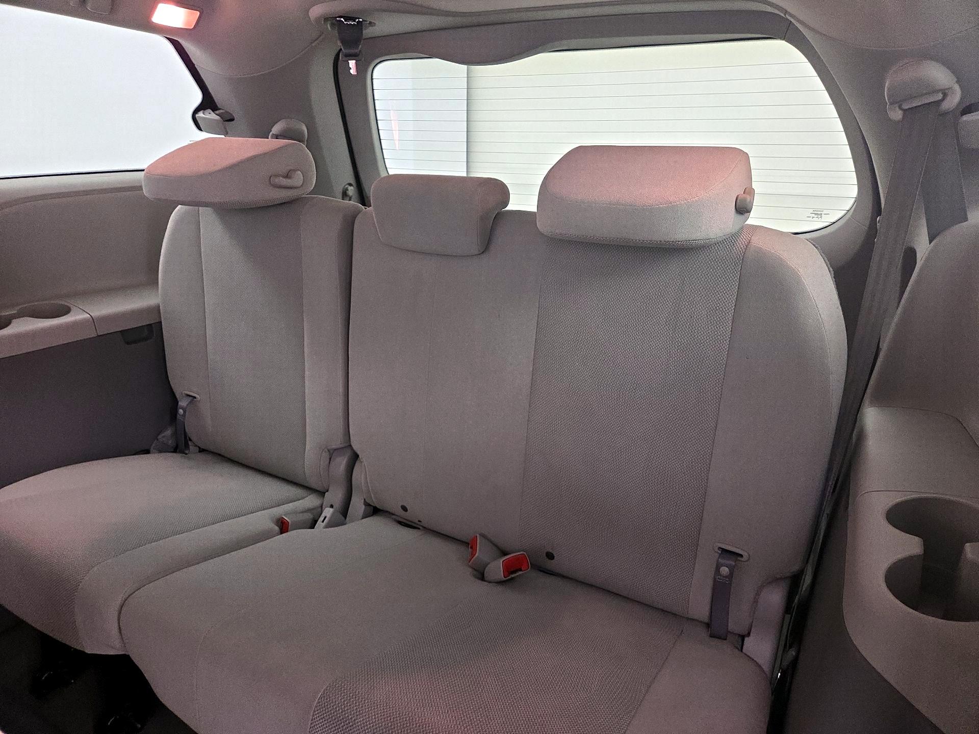 Thumbnail: 2014 Toyota Sienna - 19