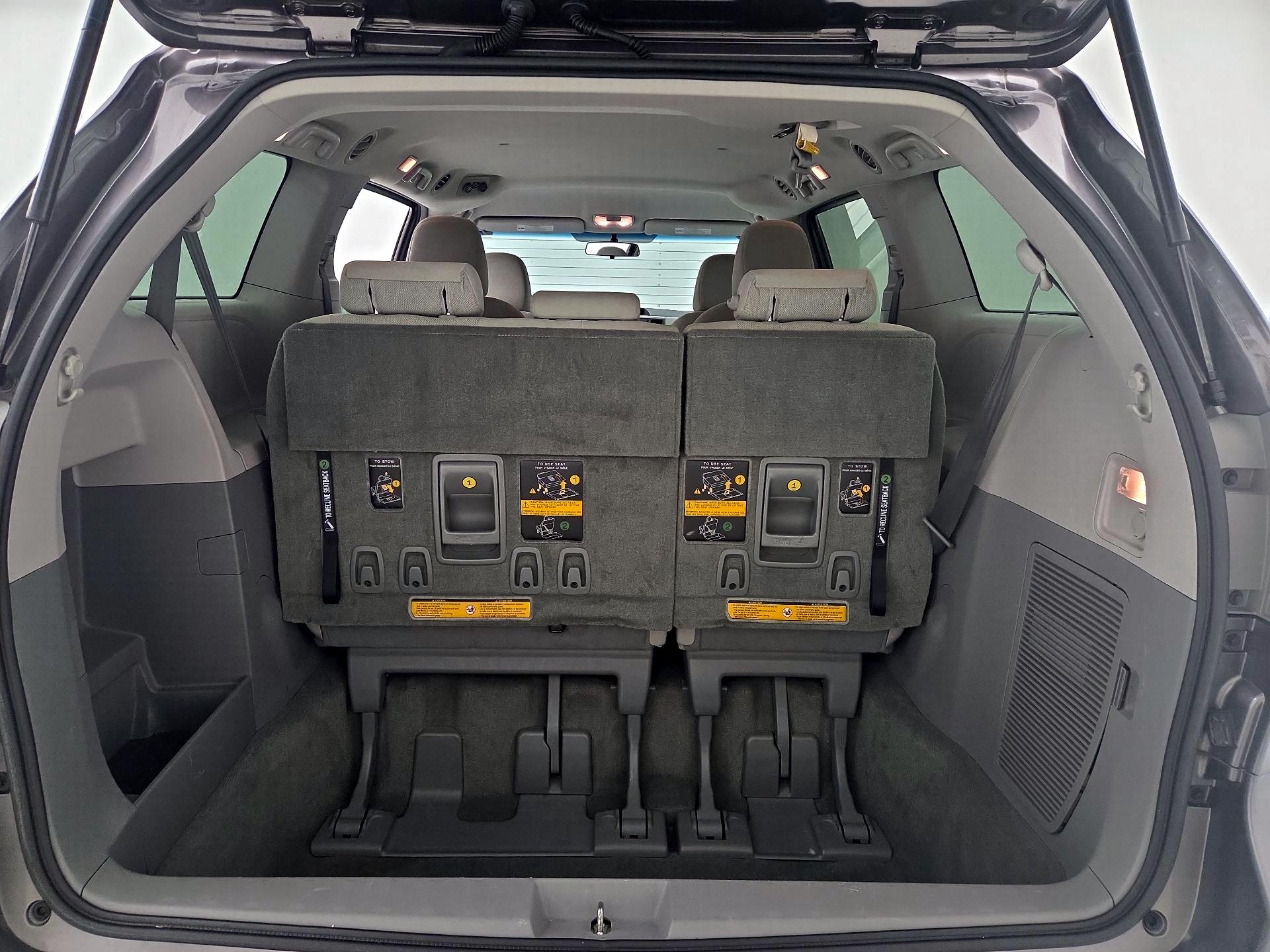Thumbnail: 2014 Toyota Sienna - 20