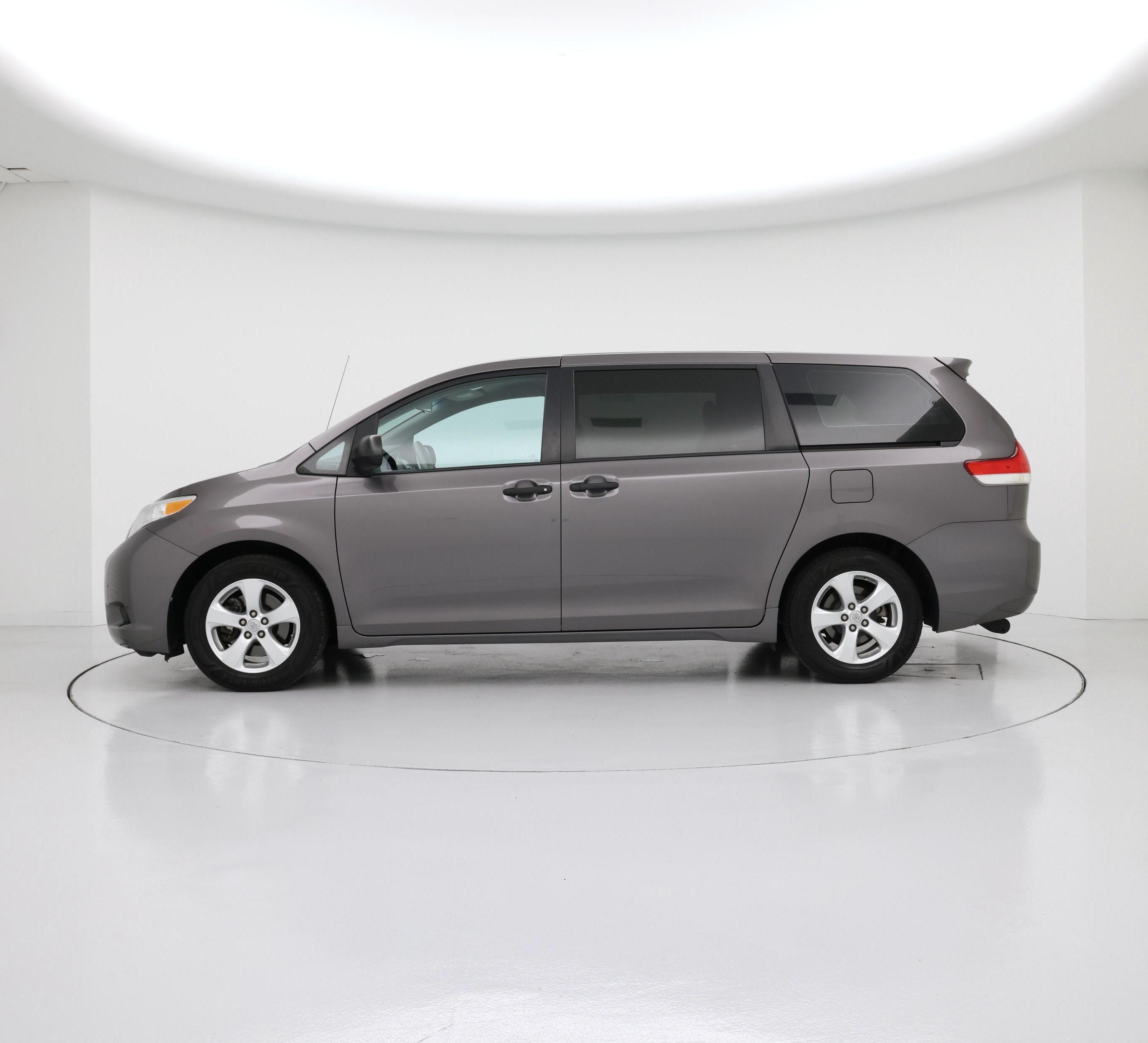 Thumbnail: 2014 Toyota Sienna - 3
