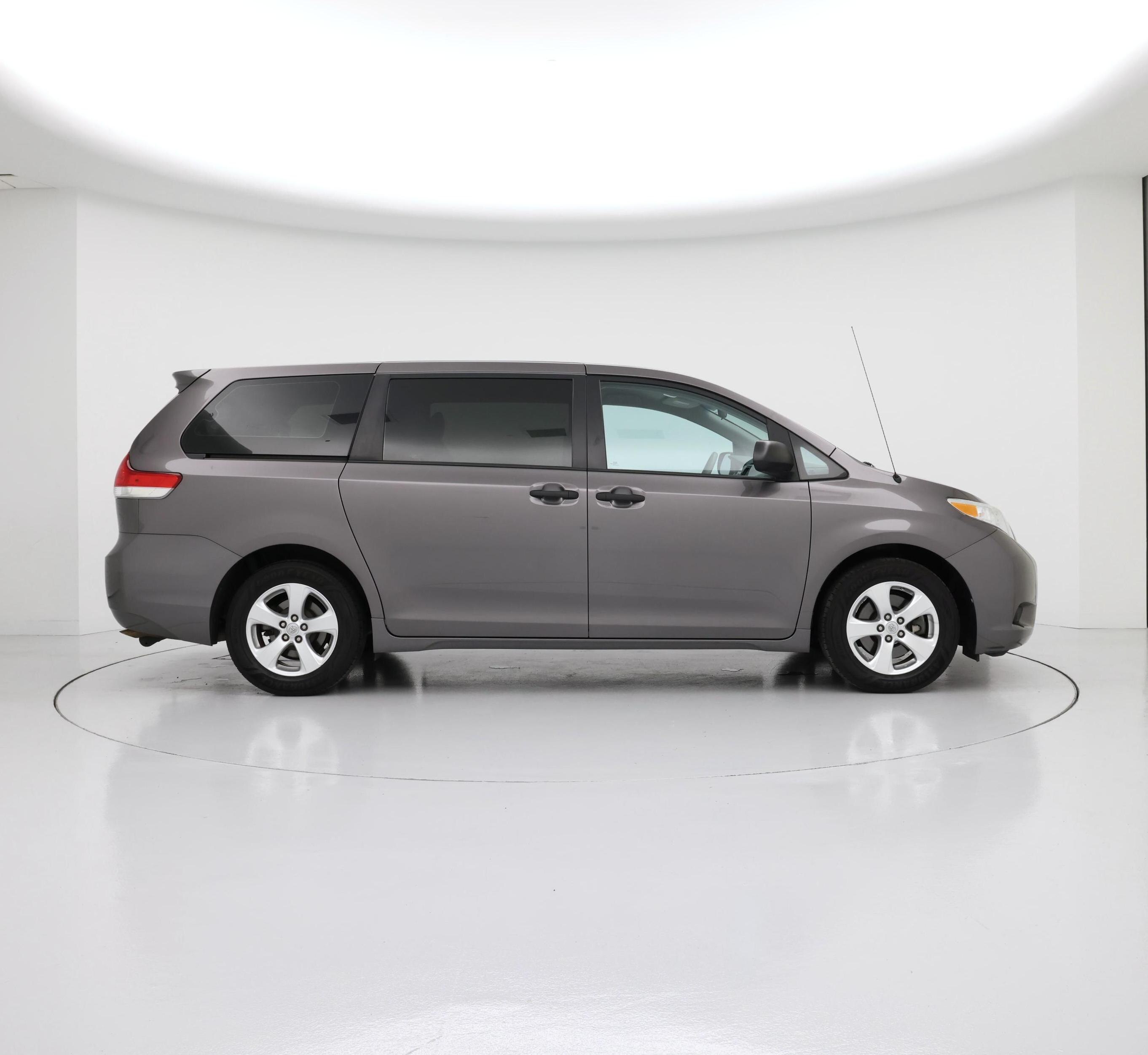 Thumbnail: 2014 Toyota Sienna - 7