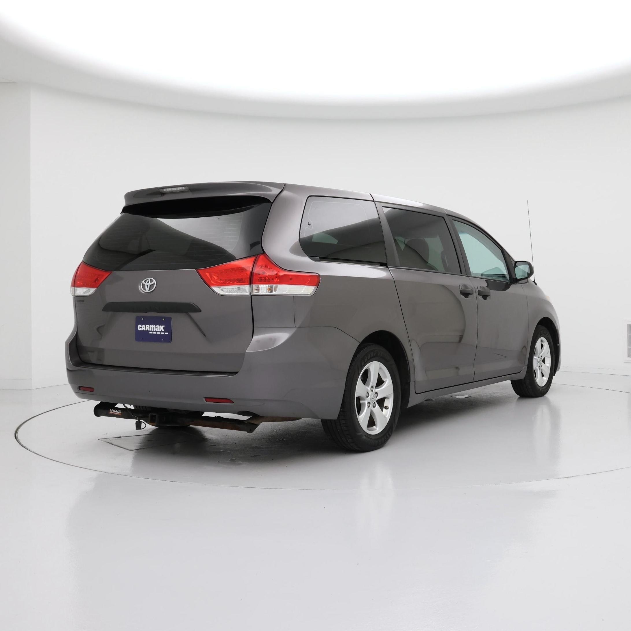 Thumbnail: 2014 Toyota Sienna - 8