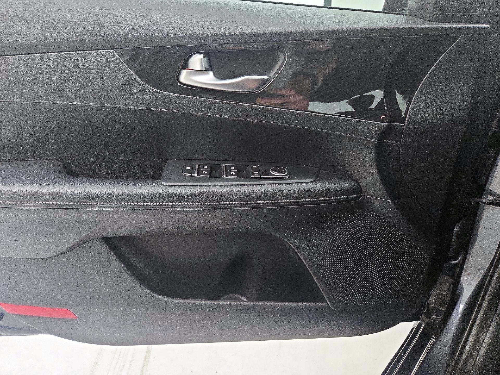 Thumbnail: 2021 Kia Forte - 12