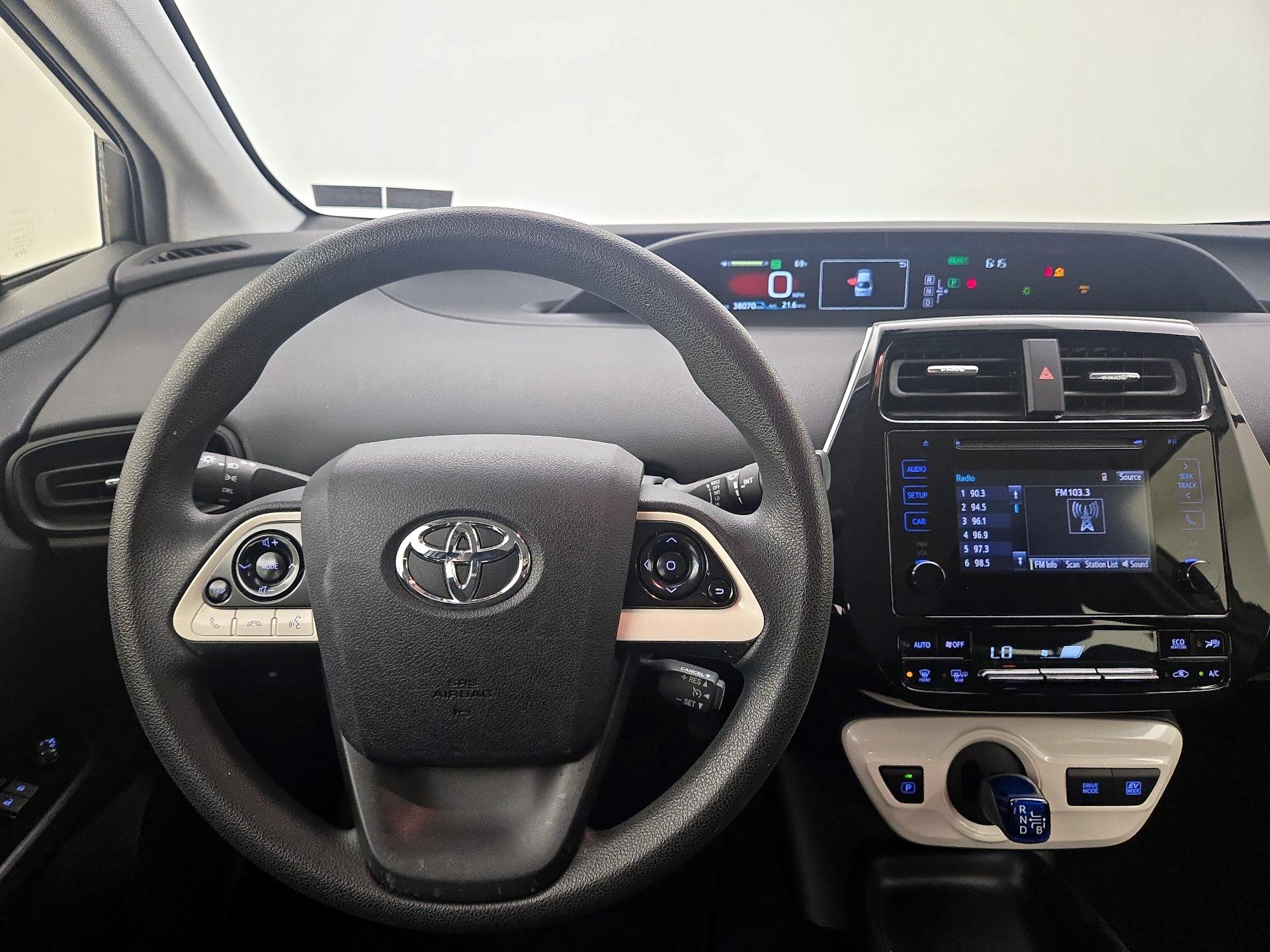 Thumbnail: 2016 Toyota Prius - 10