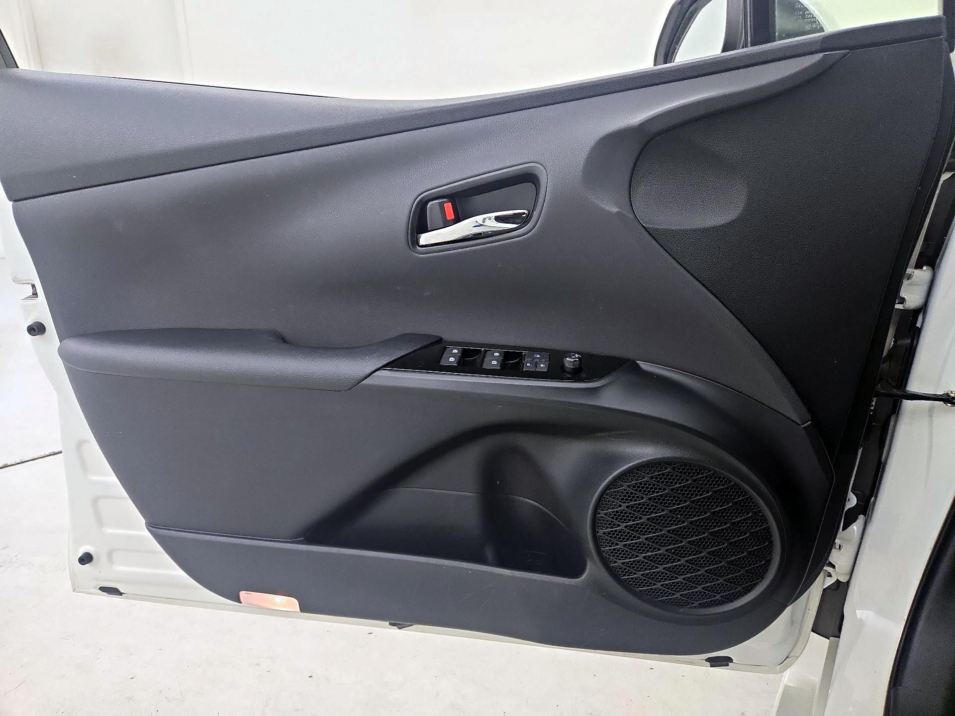Thumbnail: 2016 Toyota Prius - 12
