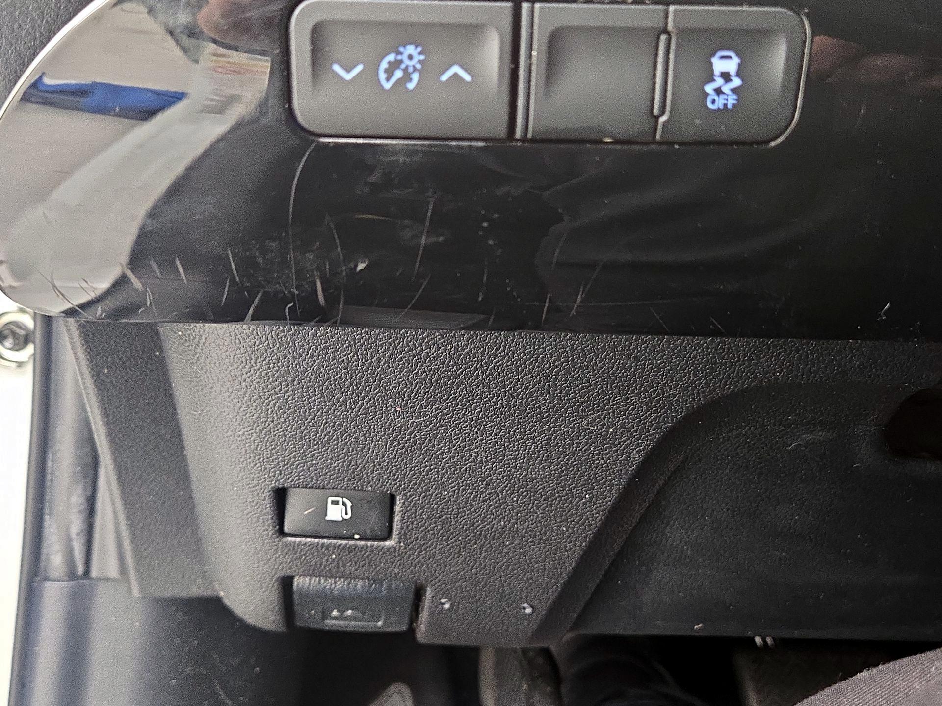 Thumbnail: 2016 Toyota Prius - 13