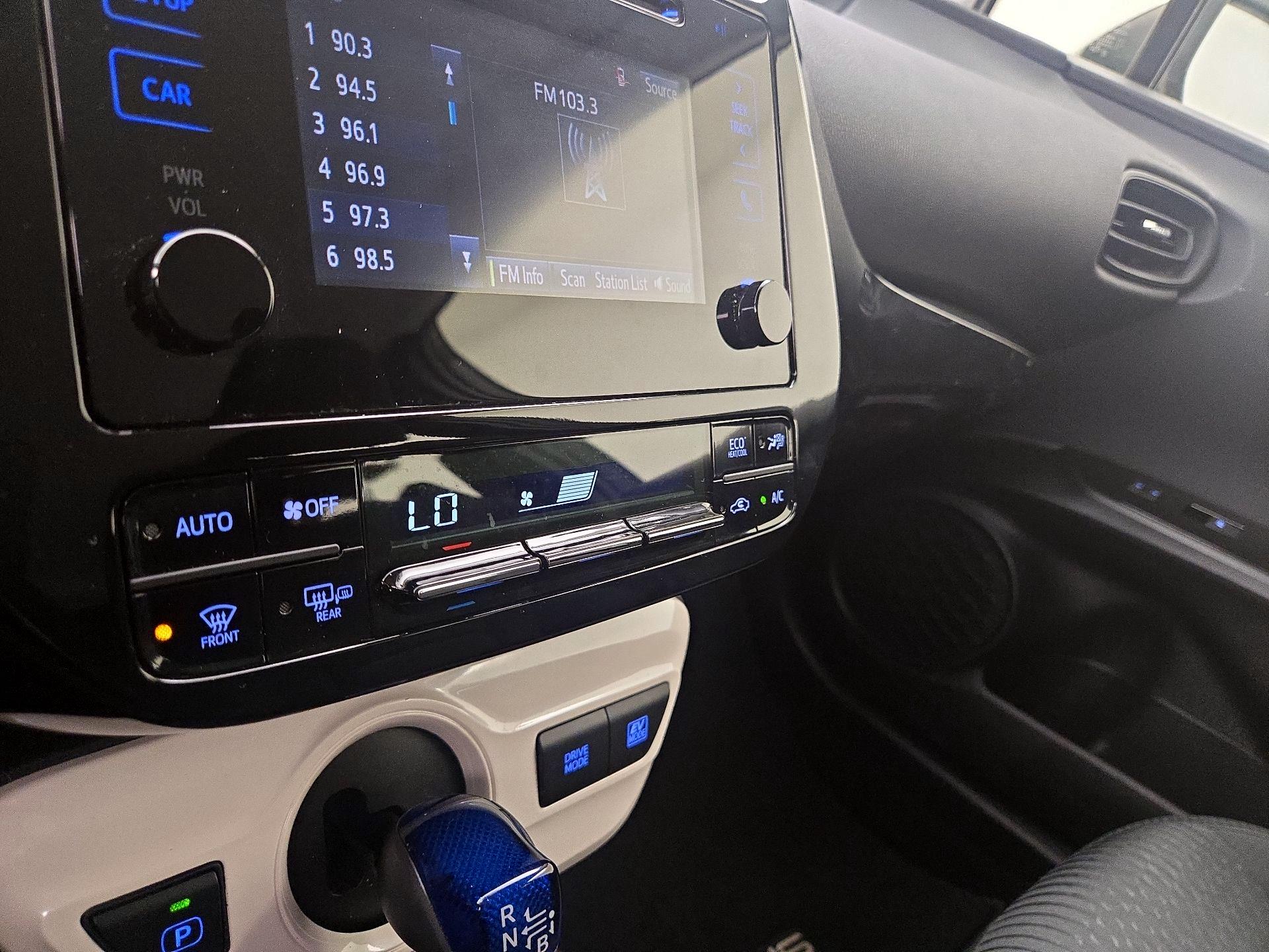 Thumbnail: 2016 Toyota Prius - 16