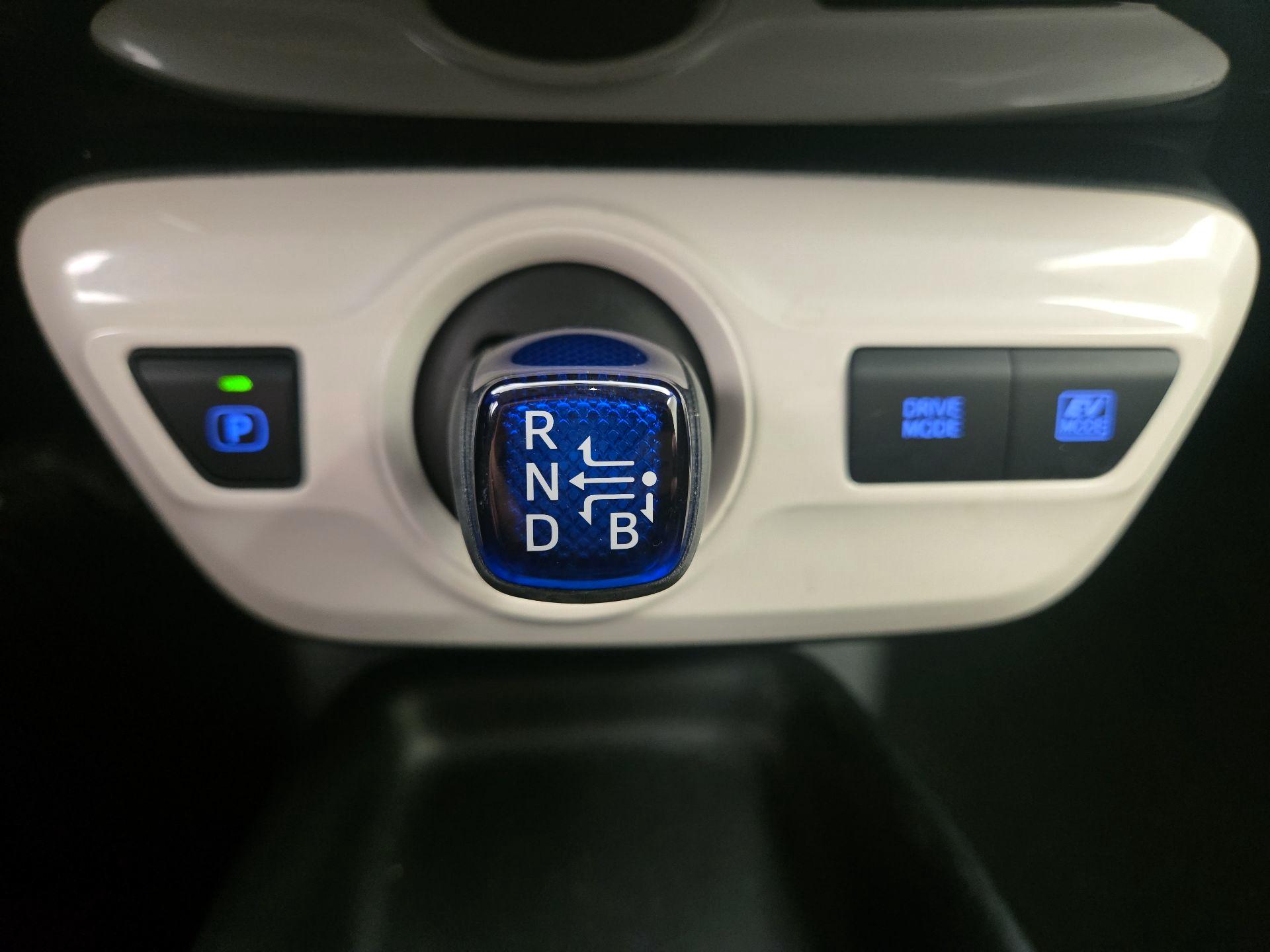 Thumbnail: 2016 Toyota Prius - 17
