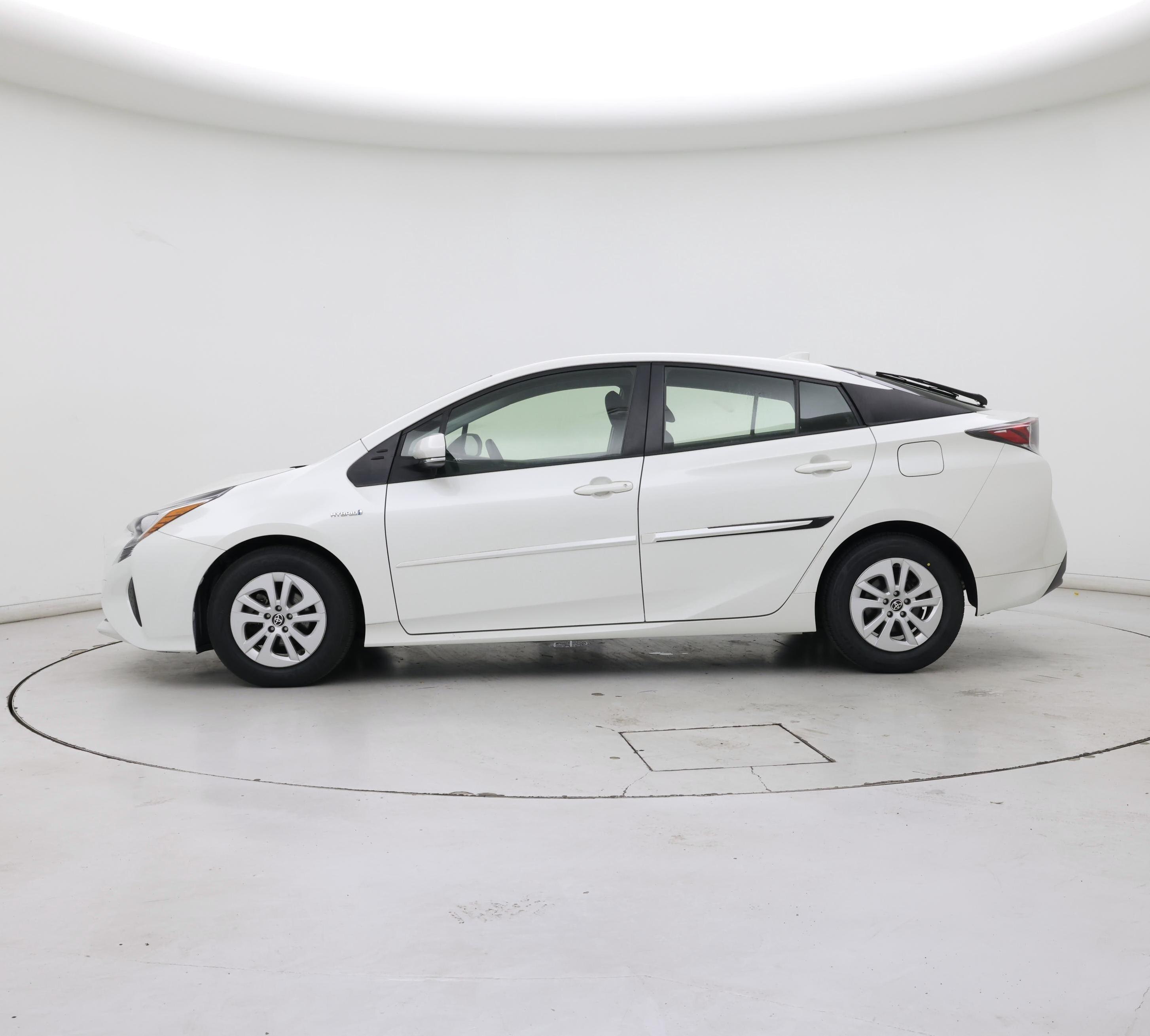 Thumbnail: 2016 Toyota Prius - 3