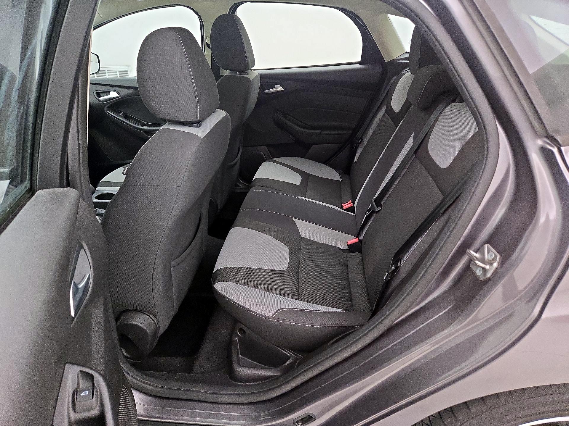 Thumbnail: 2014 Ford Focus - 19