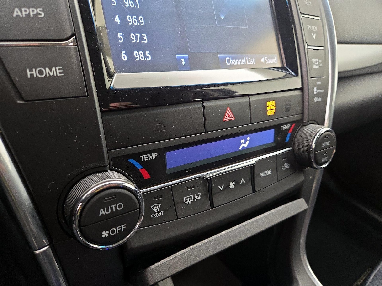 2015 Toyota Camry XSE - Photo 16